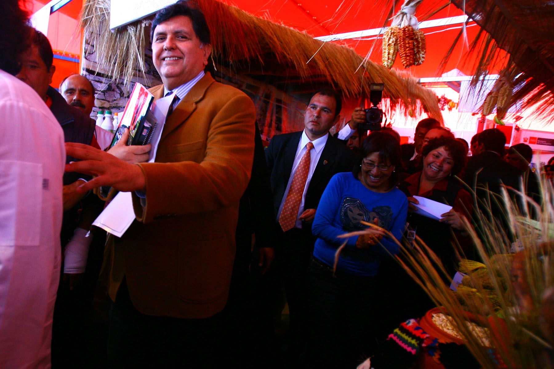 El presidente de la República, Alan García, recorrió stands en la  Feria Internacional Gastronómica de Lima "Perú Mucho Gusto", que se realiza en el Cuartel San Martín, en Miraflores. Foto: ANDINA / Piero Vargas.