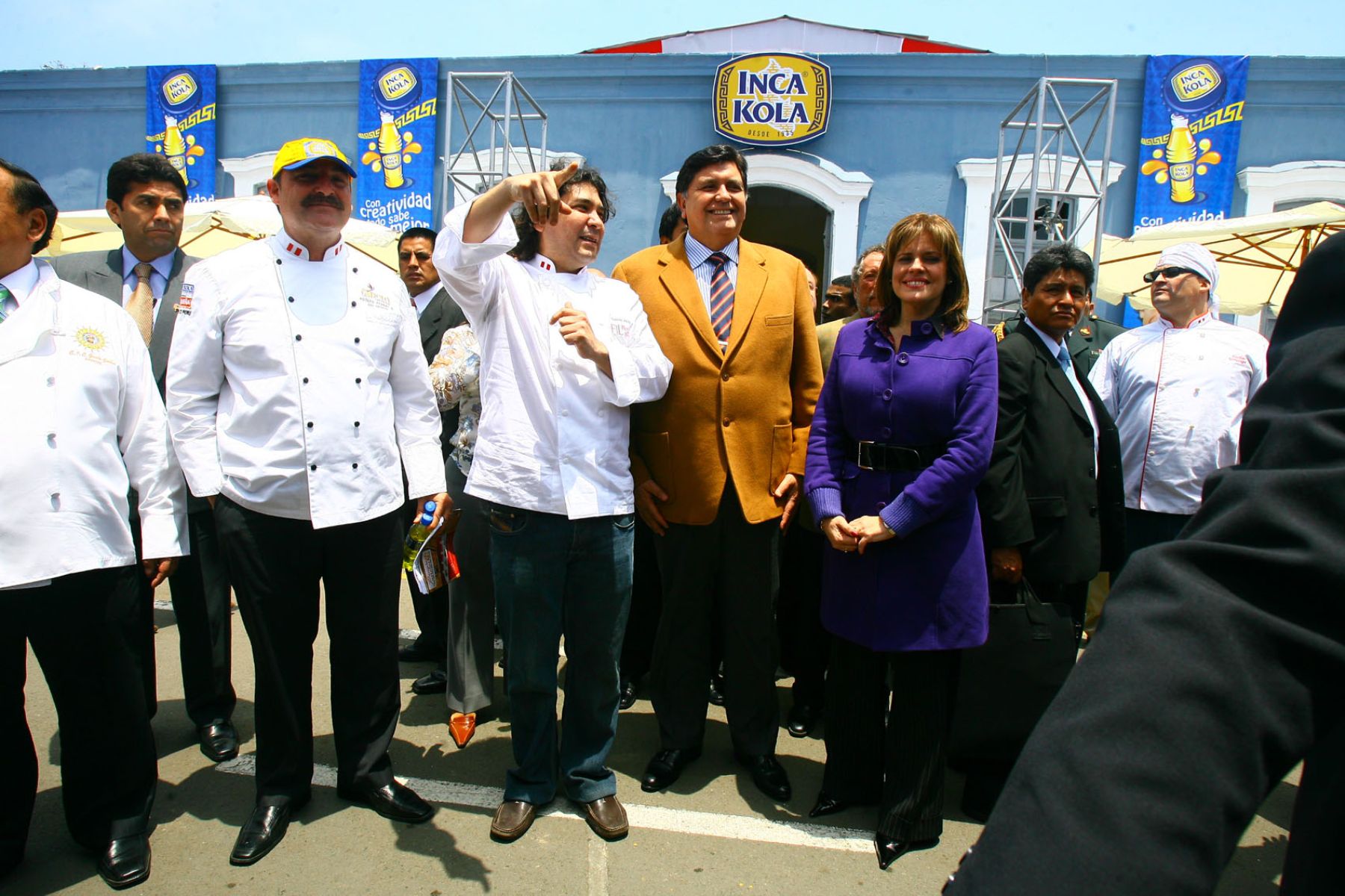 El presidente Alan García, junto a la ministra de  Comercio Exterior y Turismo, Mercedes Araoz, y el chef Gastón Agurto, inaugurò la Primera Feria Internacional Gastronómica de Lima "Perú Mucho Gusto", que se realiza en el Cuartel San Martín, en  Miraflores. Foto: ANDINA / Piero Vargas