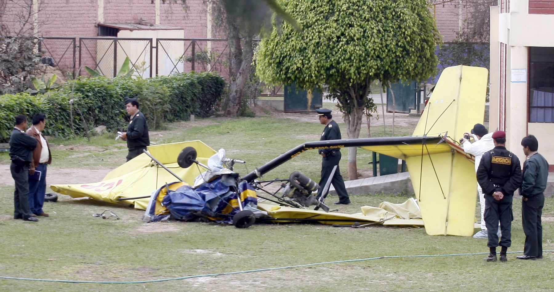 Avioneta se estrella en el Colegio Laura Alva Saldaña de Barranco y deja dos muertos. Foto. ANDINA/Stephanie Zollner.