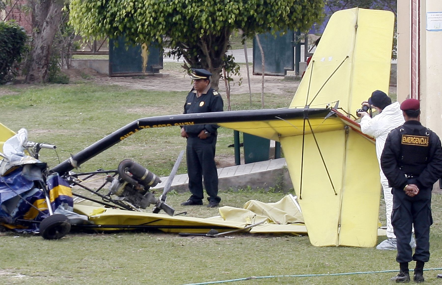 Avioneta se estrella en el Colegio Laura Alva Saldaña de Barranco y deja dos muertos. Foto. ANDINA/Stephanie Zollner.