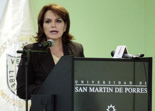 La ministra de la Mujer, Susana Pinilla, asiste a la presentación del informe "El costo del hambre: impacto social y económico de la desnutrición infantil en Perú". Foto: ANDINA/Carlos Lezama.