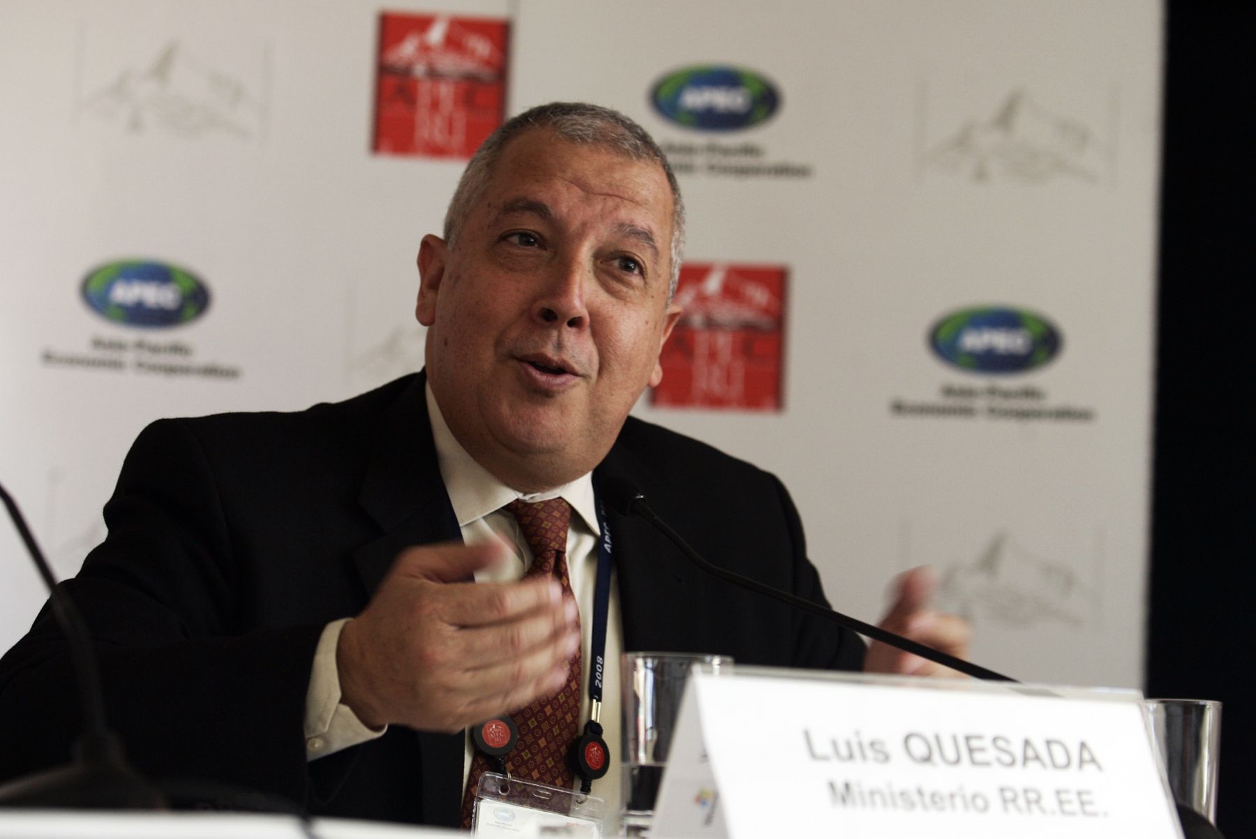 Luis Quezada, Alto Funcionario del Perú ante APEC, en conferencia de prensa durante el Encuentro de Jóvenes en la ciudad de Puno. Foto: ANDINA / Rafael Cornejo