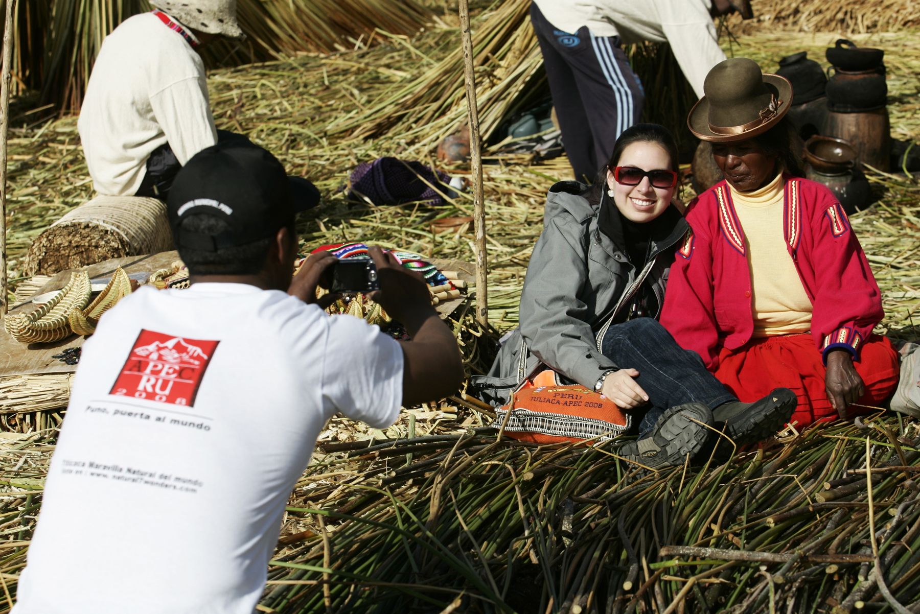 Delegados del Encuentro de Jóvenes de la APEC visitan la Isla de los Uros, en el Lago Titicaca, Puno. Foto: ANDINA / Rafael Cornejo