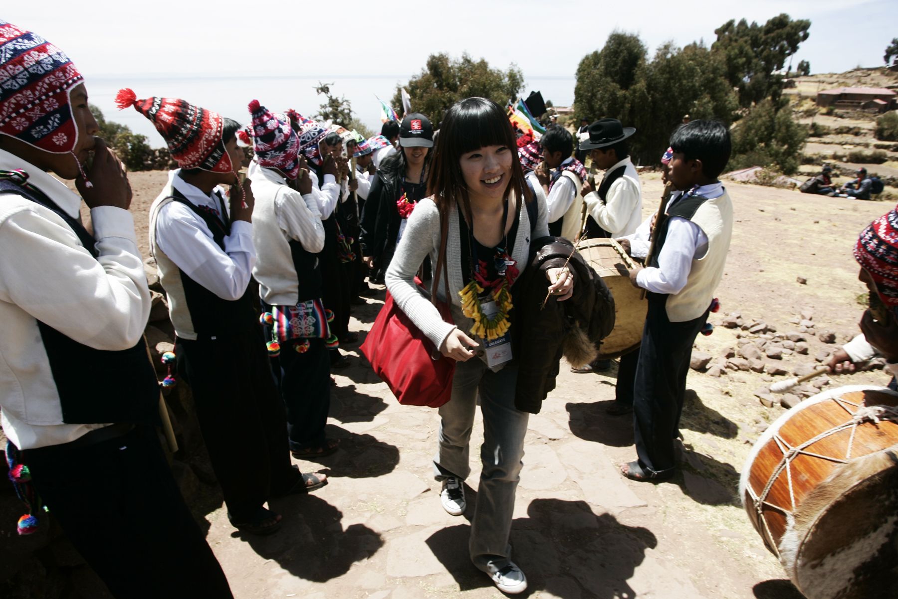 Delegados del Encuentro de Jóvenes de la APEC visitan la Isla de Taquile, en el Lago Titicaca, Puno. Foto: ANDINA / Rafael Cornejo