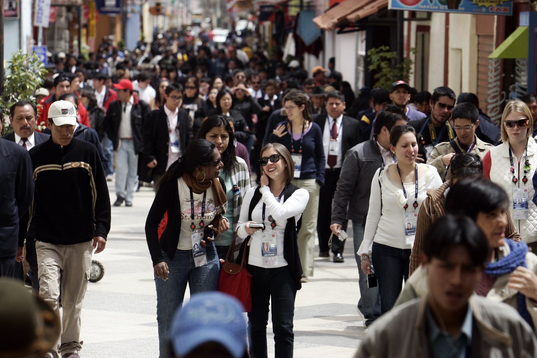 Delegados del Encuentro de Jóvenes del APEC visitaron las calles del centro de la ciudad de Puno. Foto: ANDINA / Rafael Cornejo.