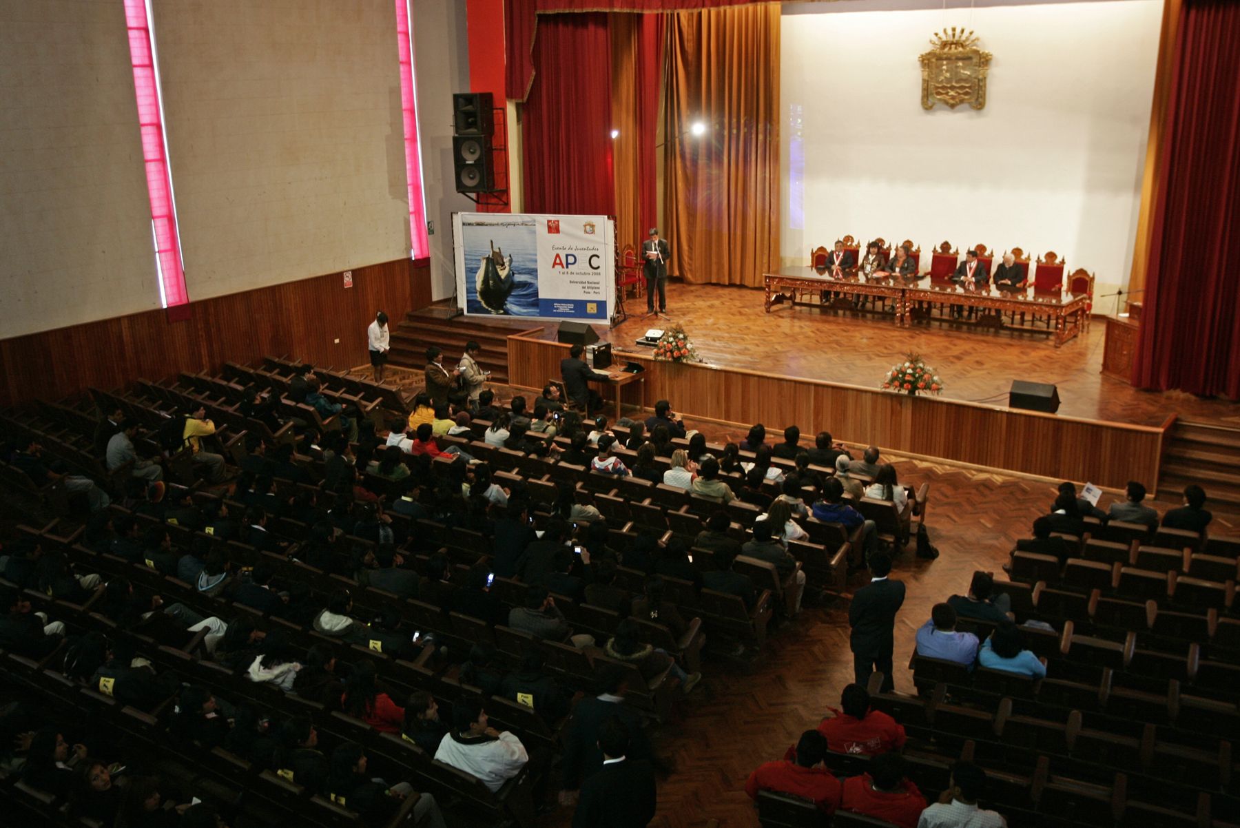 Coloquio sobre el tema APEC organizado por la Universidad del Altiplano con la participación de los Delegados del Encuentro de Jóvenes del APEC en la cuidad de Puno. Foto: ANDINA / Rafael Cornejo