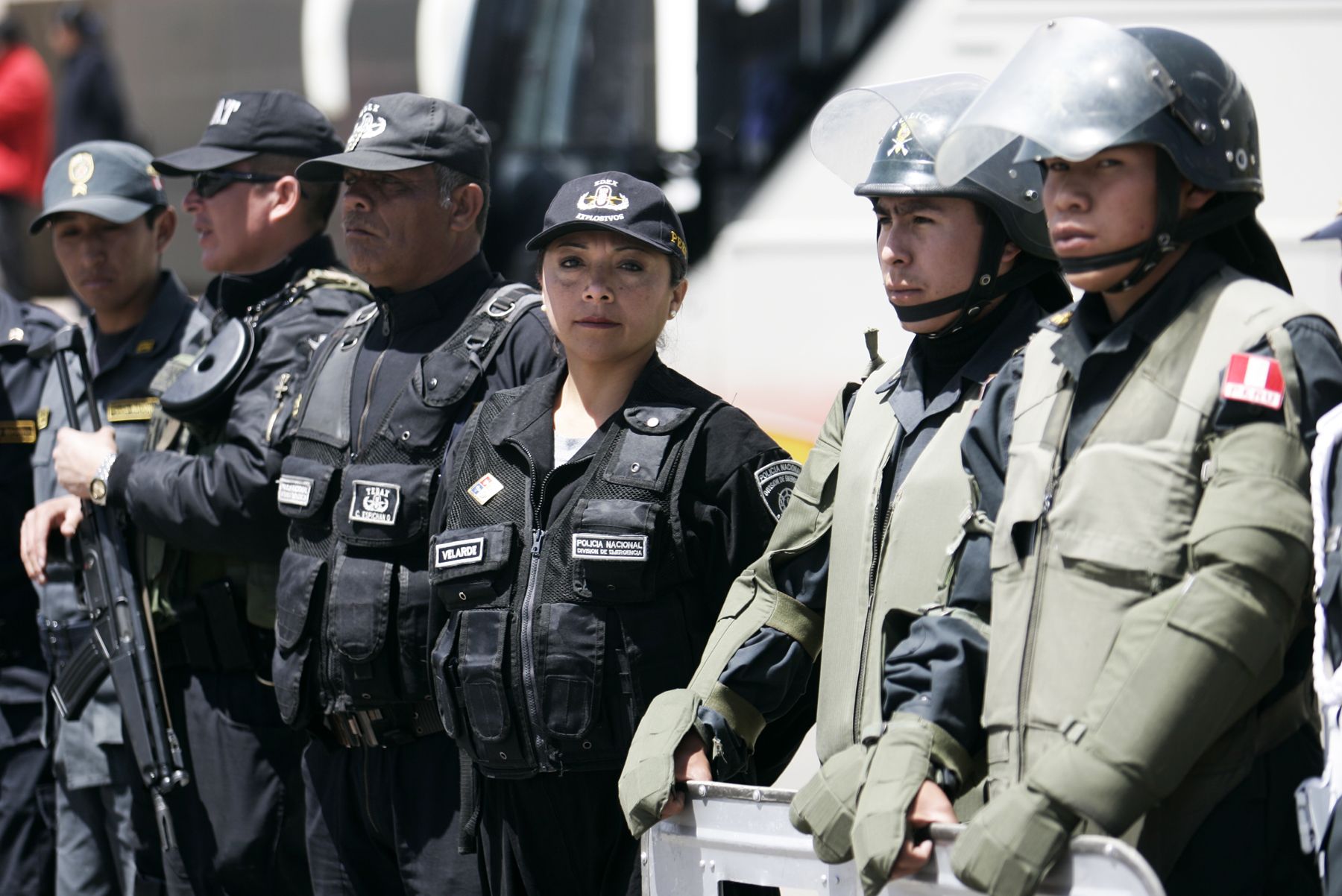 Parte del equipo de miembros de las Fuerzas Policiales que dieron seguridad a los delegados del Encuentro de Jóvenes de APEC 2008 que culmina hoy en la ciudad de Puno. Foto: ANDINA / Rafael Cornejo