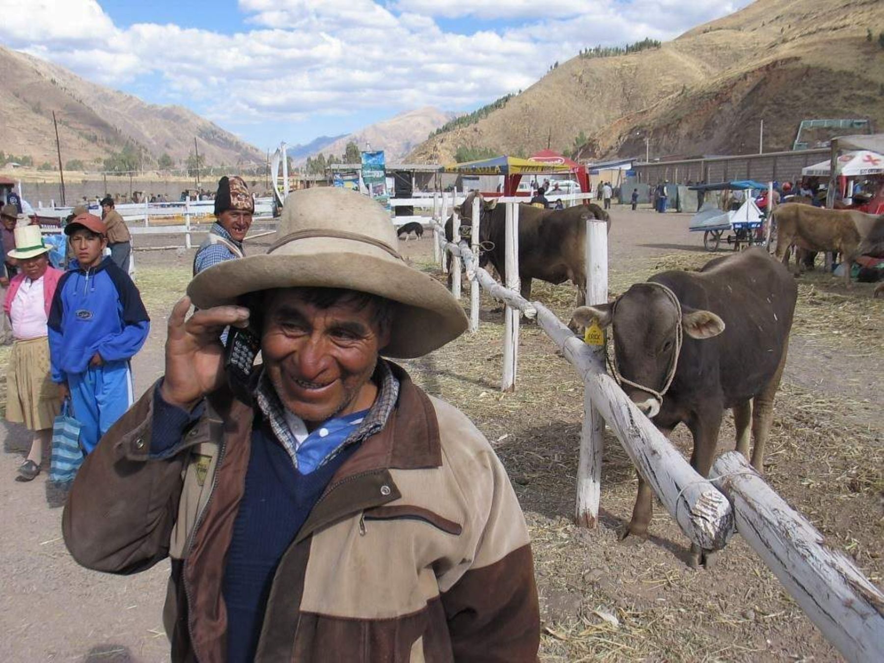 Poblador de zona rural de Cusco beneficiado con programa Intégrame. Foto: ANDINA / Telefónica del Perú.