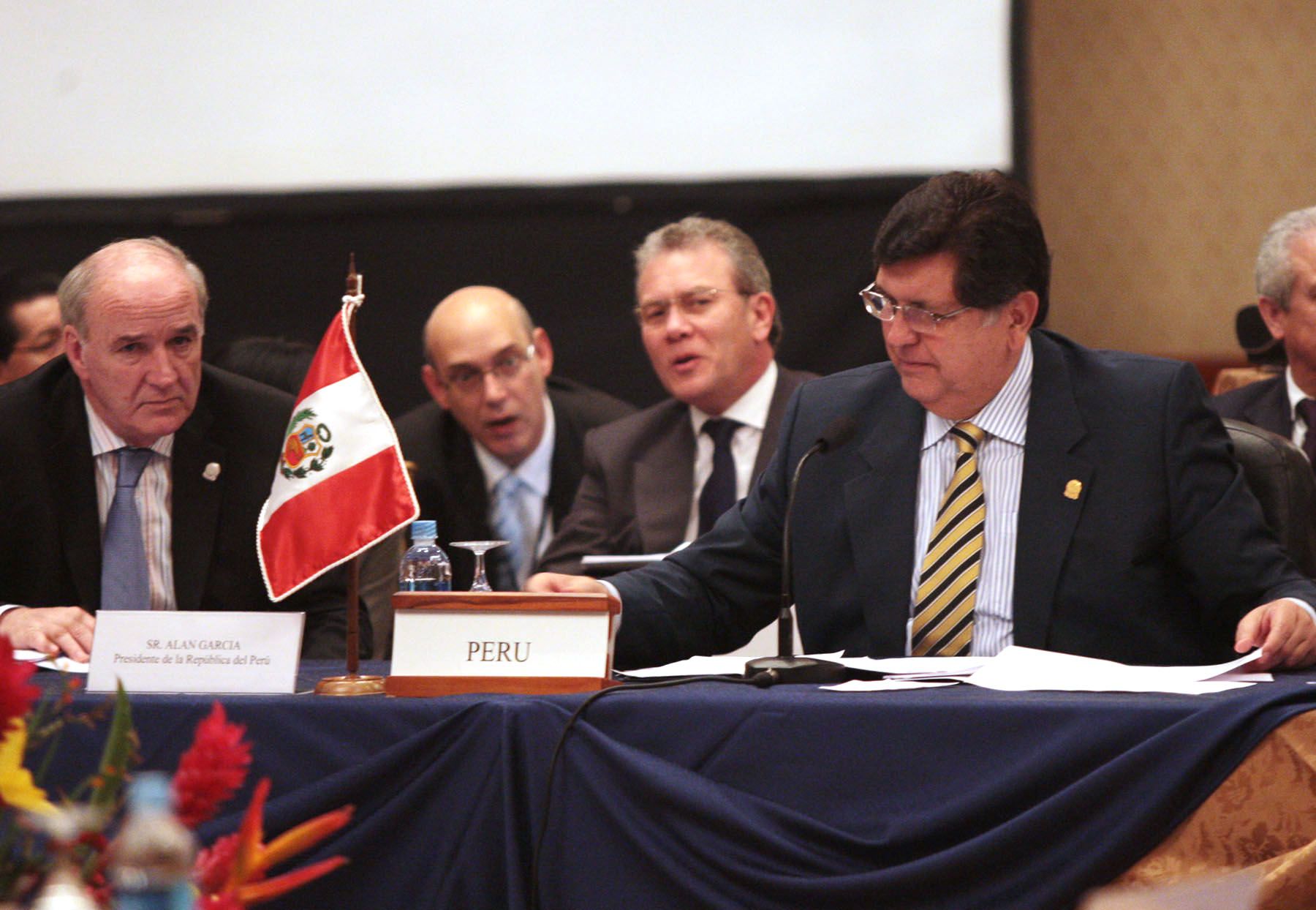 El presidente de la República, Alan García, participa  en reunión extraordinaria del Consejo Presidencial Andino en la ciudad de Guayaquil en Ecuador.Foto: ANDINA / Carlos Lezama.
