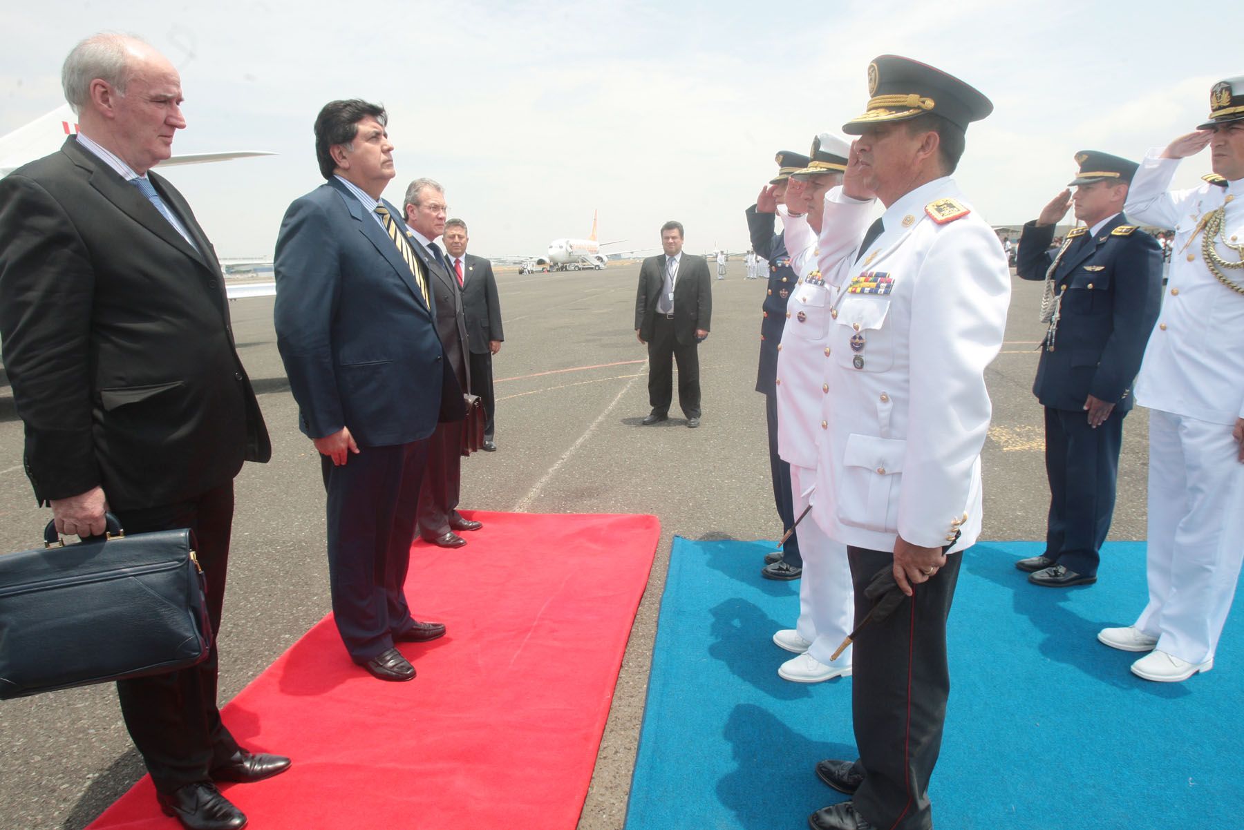 El Presidente Alan García retorna a Perú despues de participar en la reunión extraordinaria del Consejo Presidencial Andino en la ciudad de Guayaquil en Ecuador.
Foto: ANDINA / Carlos Lezama.