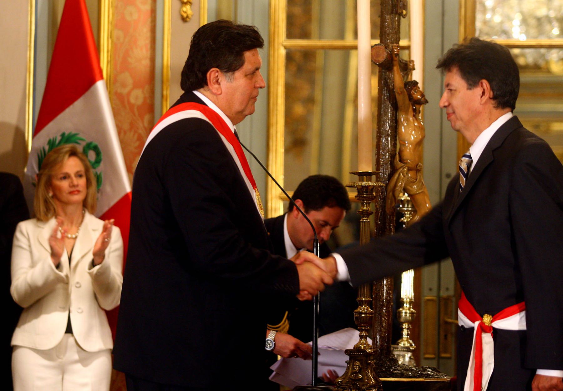 El Presidente de la República, Alan García Pérez, tomó juramento  a Pedro Sánchez Gamarra como nuevo Ministro de Energía y Minas. Foto: ANDINA / Alberto Orbegoso