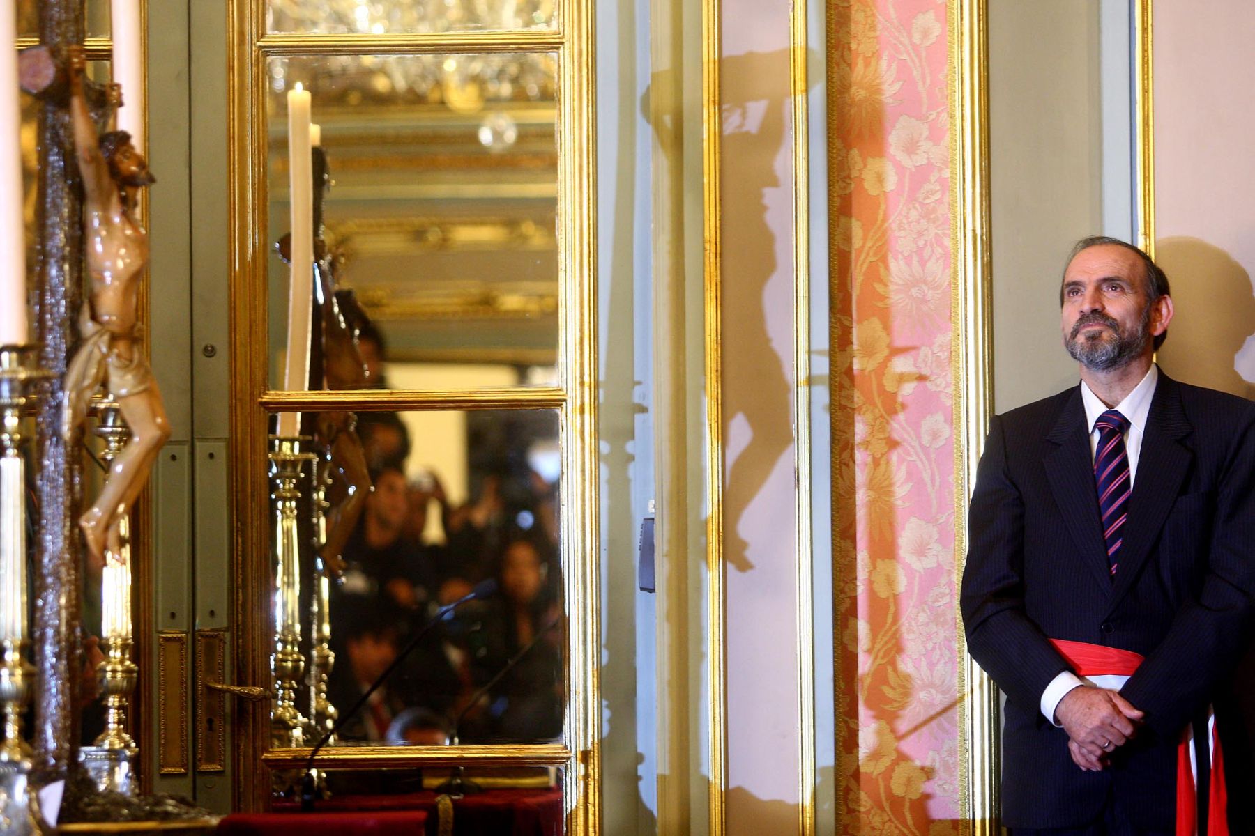 El Presidente de la República, Alan García Pérez, tomó juramento  a Yehude Simon como nuevo Presidente del Consejo de Ministros, en Palacio de Gobierno. Foto: ANDINA / Alberto Orbegoso