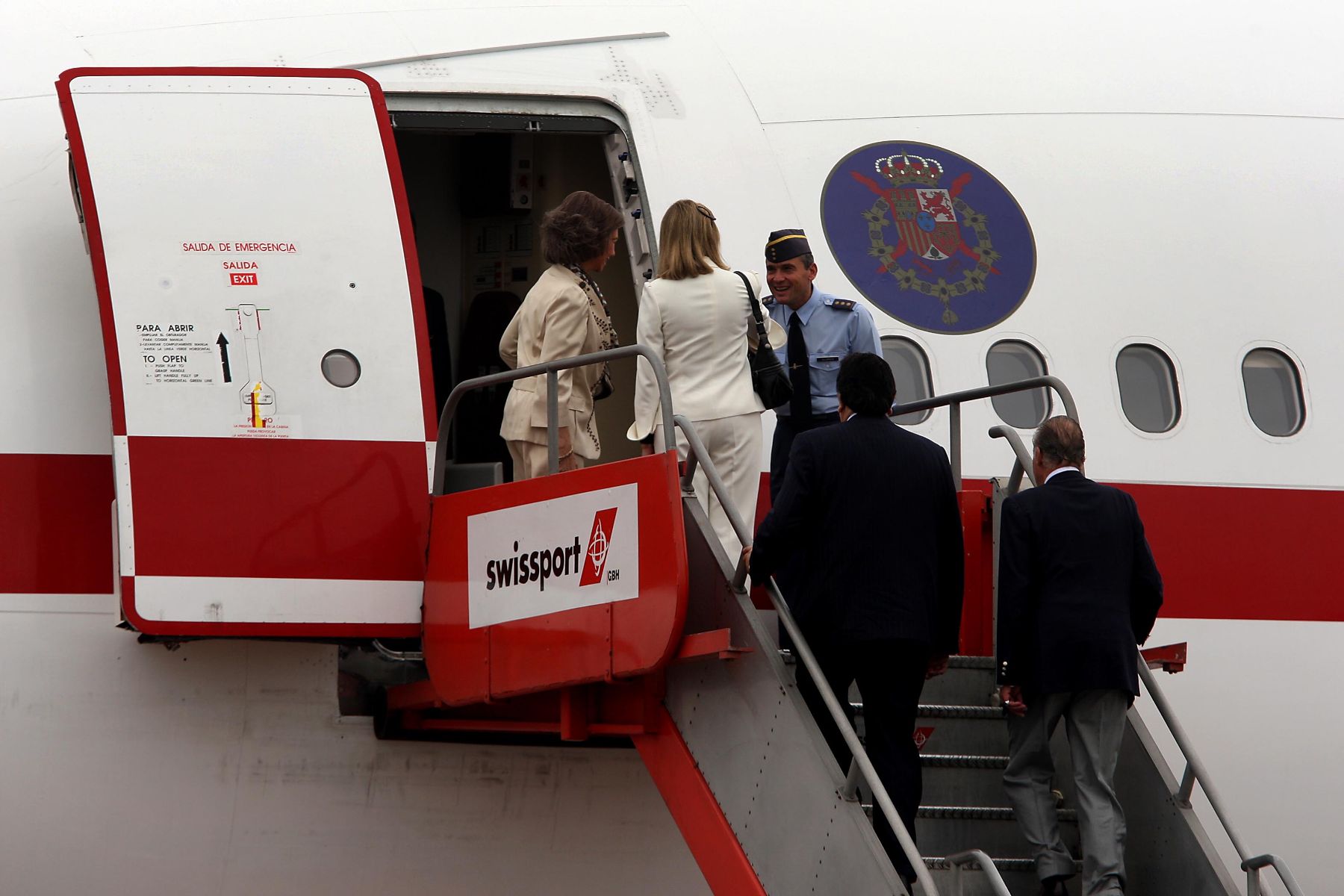 El Presidente Alan García y Reyes de España en el Grupo Aereo N°8, a su salida para la ciudad de Trujillo. Foto: ANDINA / Alberto Orbegoso