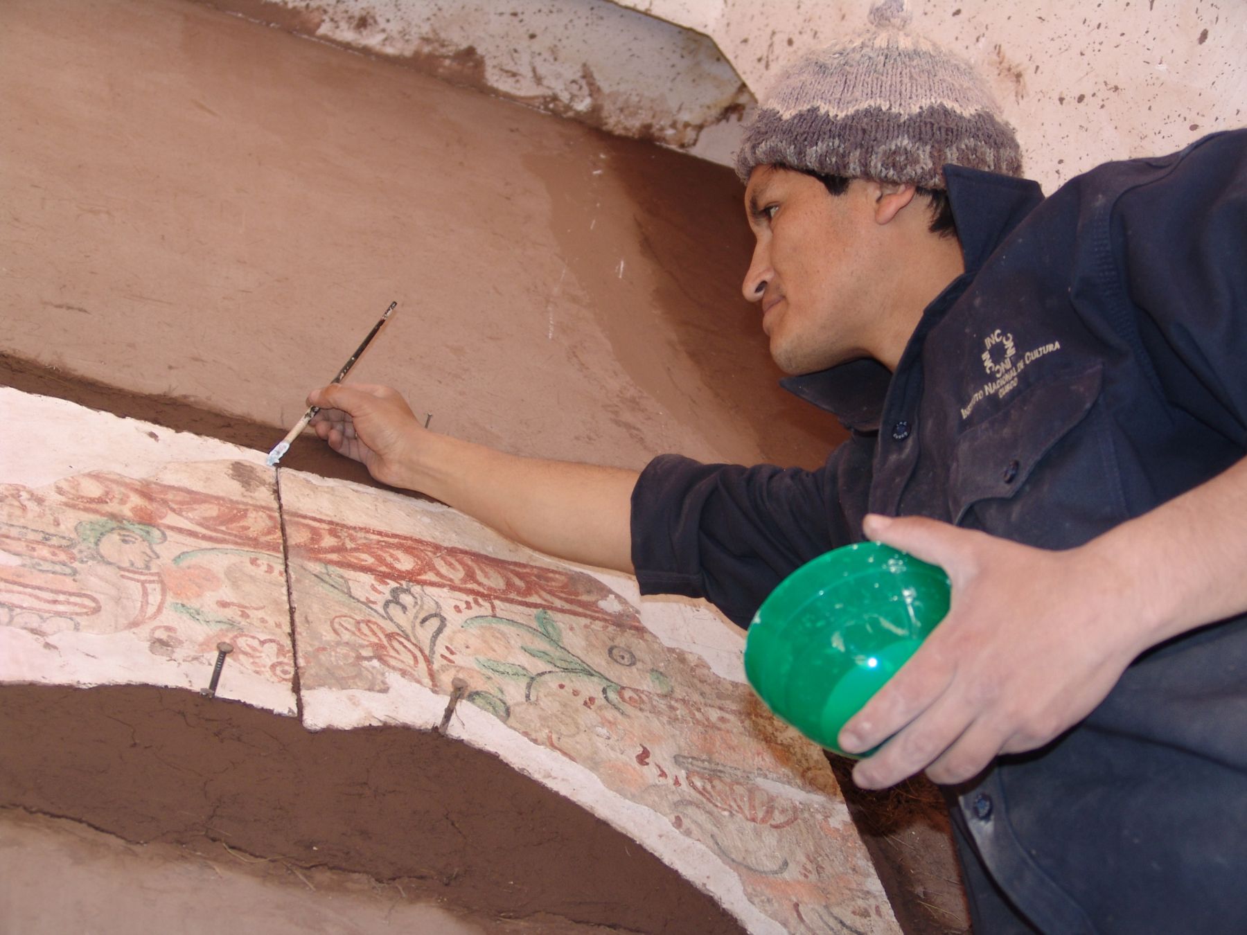 Restauradores del INC-Cusco trabajan desde hace tres años en recuperación paulatina de hermosas decoraciones barrocas. Foto: ANDINA / Fernando Zora-Carvajal.