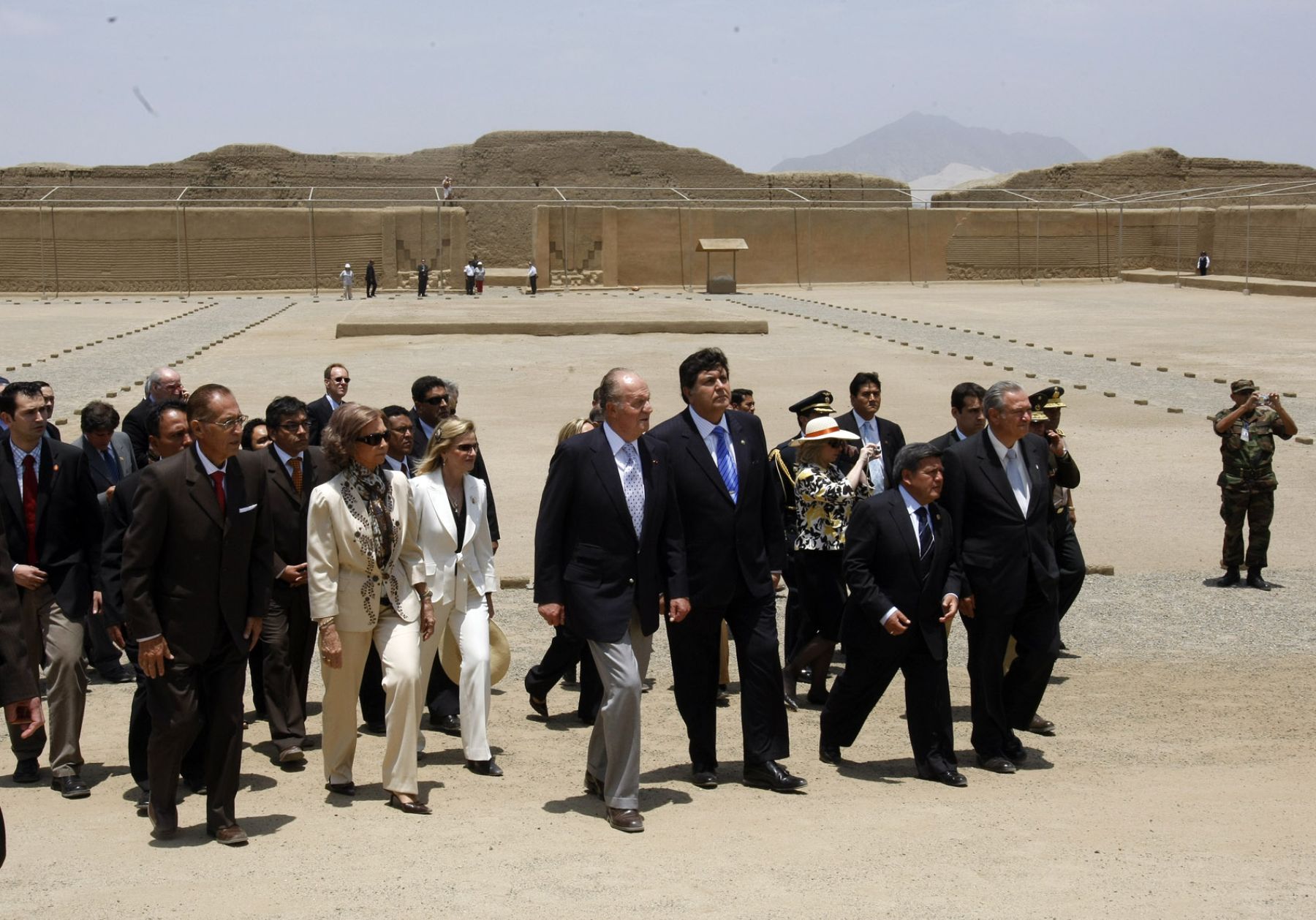 El Presidente Alan García y los Reyes de España visitaron la cudadela de Chan Chan en Trujillo. Foto: ANDINA/ Juan Carlos Guzmán Negrini.