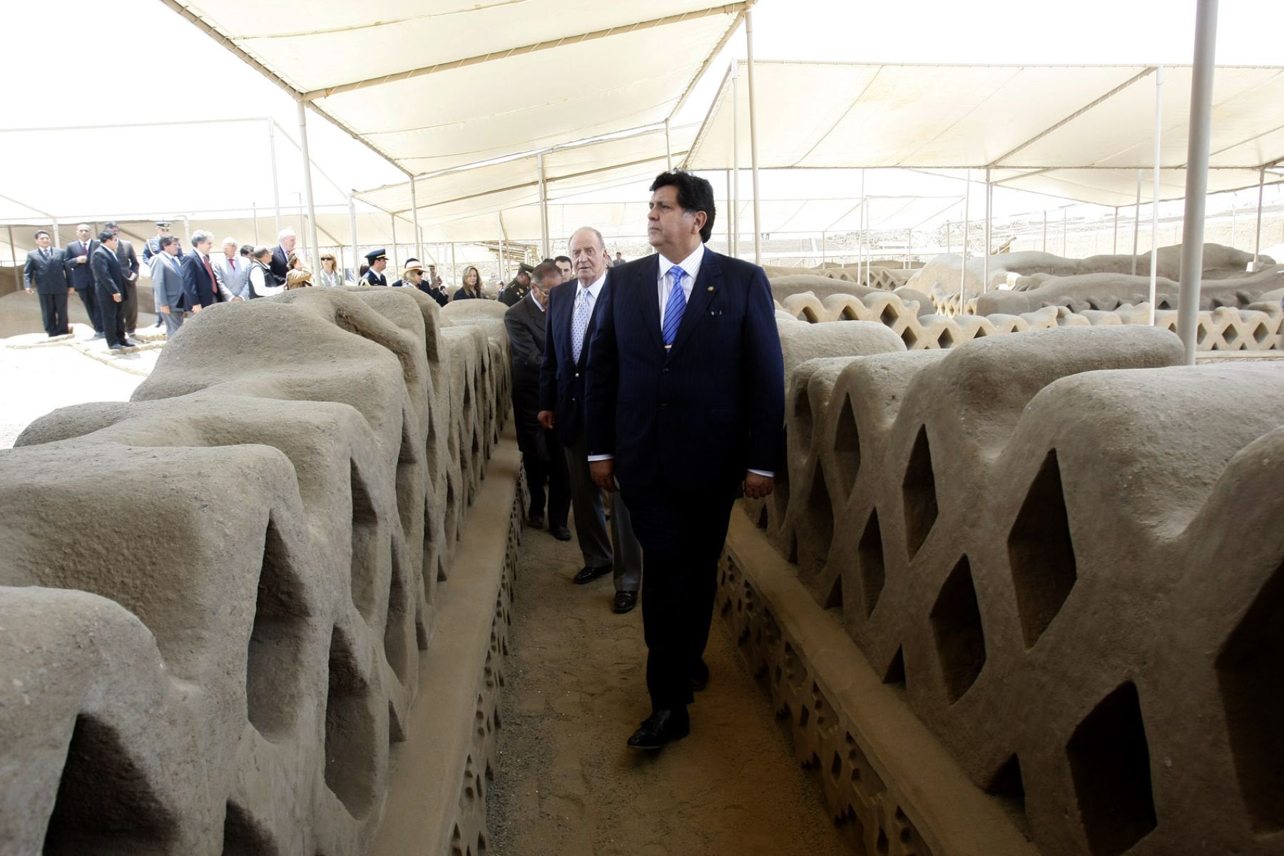 El Presidente Alan García y los Reyes de España visitaron la ciudadela de Chan Chan en Trujillo. Foto: ANDINA / Juan Carlos Guzmán Negrini.