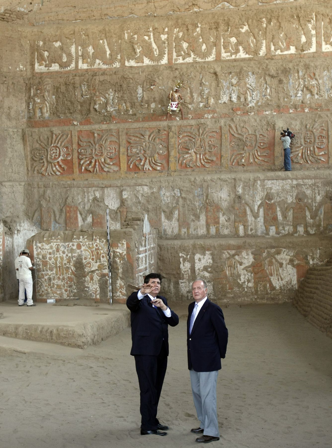 El Presidente Alan García y el Rey Juan Carlos I, durante su visita a la Huaca de la Luna.

Foto: ANDINA / Juan Carlos Guzmán Negrini.