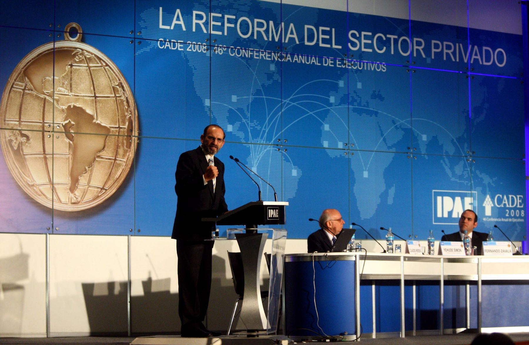 Presidente del Consejo de Ministros, Yehude Simon, inaugura la 46ª Conferencia Anual de Ejecutivos CADE 2008. Foto: ANDINA/ Alberto Orbegoso