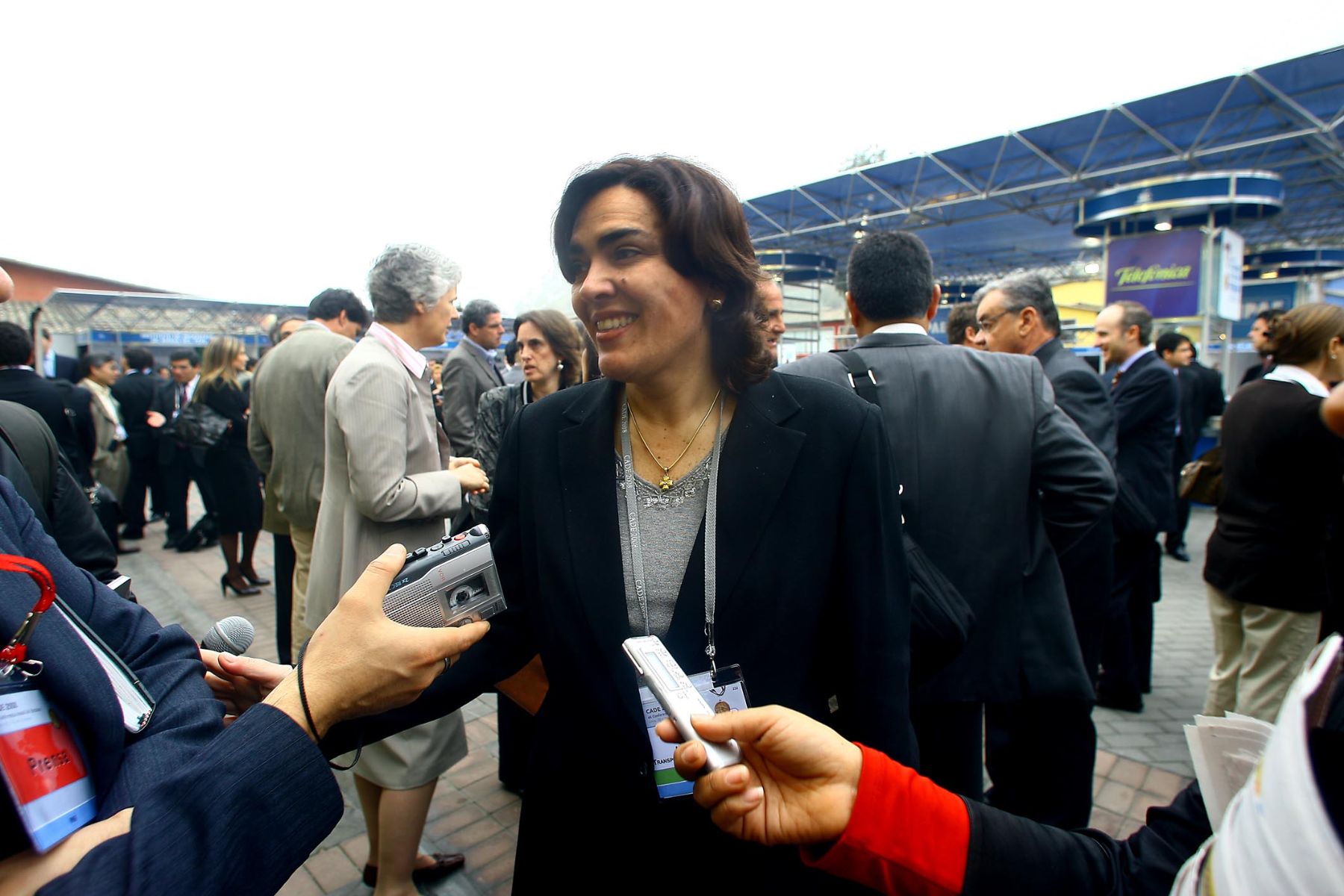 Declaraciones a la prensa de la Ministra de transporte y comunicaciones, Verónica Zavala en la 46ª Conferencia Anual de Ejecutivos (CADE 2008). Foto: ANDINA / Alberto Orbegoso