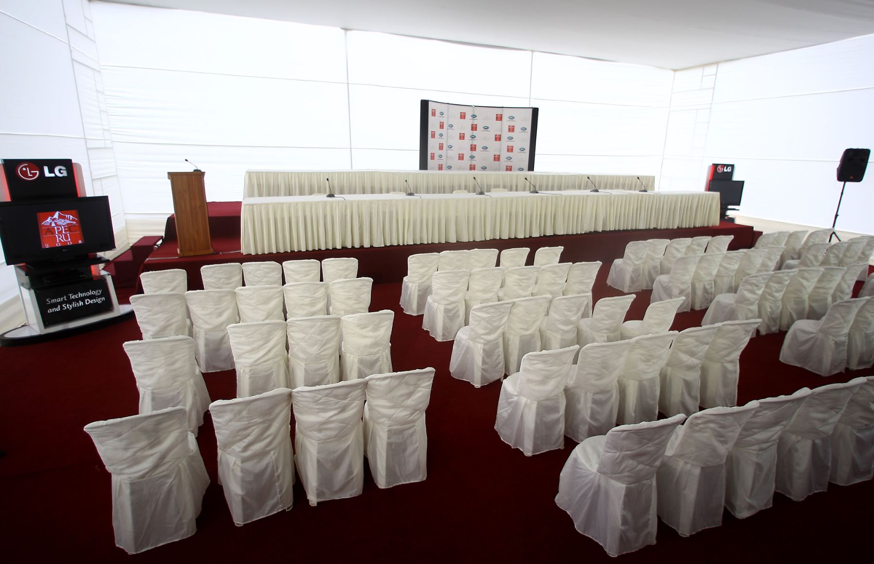 Sala de conferencias de prensa, de la 15ª Reunión de Ministros de Finanzas de APEC en la ciudad de Trujillo. Foto: ANDINA / Alberto Orbegoso