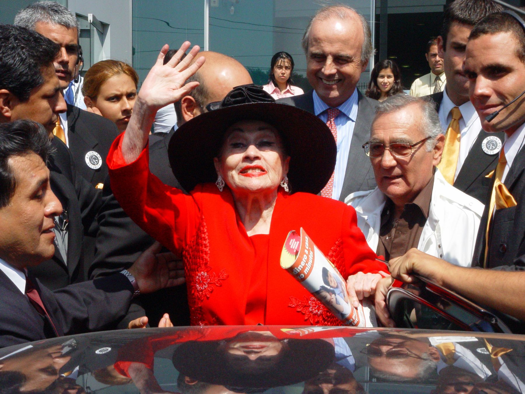 El 3 de mayo del año 2006 la cantante peruana Yma Sumac ofreció en Lima  una conferencia de prensa en su segundo día de visita a Perú. Foto: ANDINA / Archivo / Luis Incháustegui.