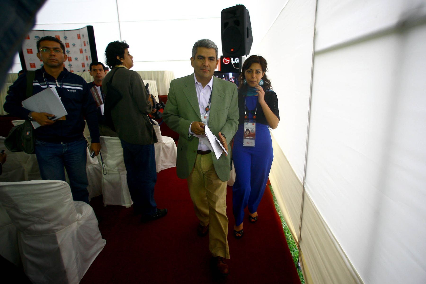 Declaraciones del Viceministro de Economía, Eduardo Morón, en la sala de conferencias de la 15ª Reunión de Ministros de Finanzas de APEC que se realiza en la ciudad de Trujillo. Foto. ANDINA / Alberto Orbegoso
