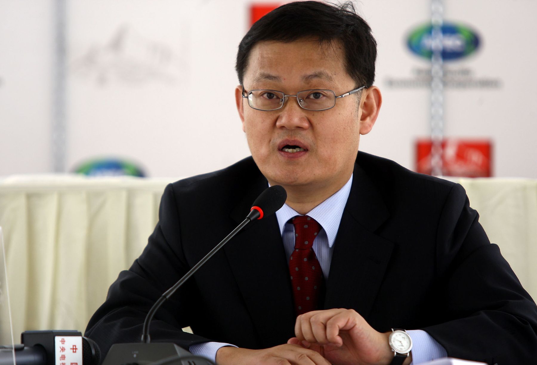 Declaraciones a la prensa del Jefe de la Oficina de Integración de la Economía del Banco de Desarrollo de Asia, Jong Wha Lee, en la 15ª Reunión de Ministros de Finanzas de APEC que se realiza en la ciudad de Trujillo. Foto. ANDINA / Alberto Orbegoso