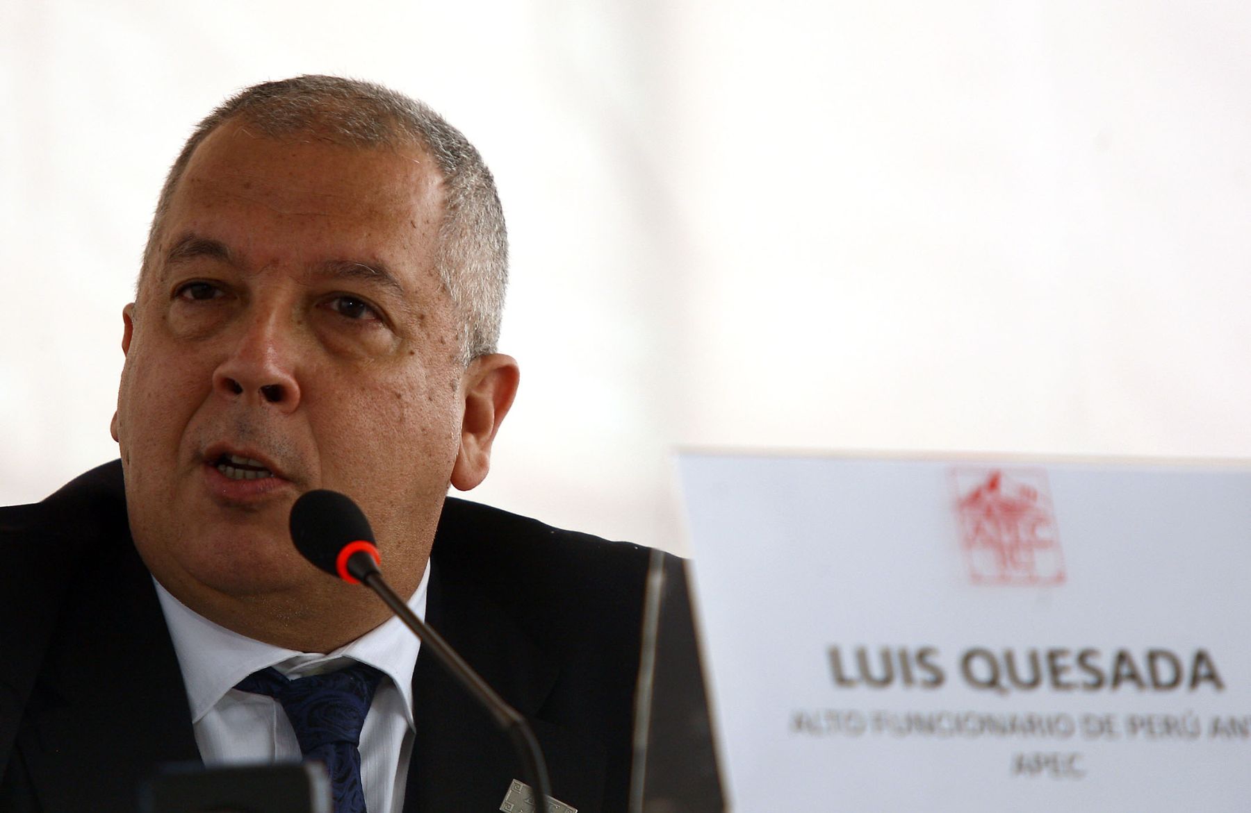 Conferencia de Prensa de Luis Quesada, Alto Funcionario del Perú ante APEC en la 15ª Reunión Ministerial de Finanzas de APEC en la ciudad Trujillo. Foto: ANDINA / Alberto Orbegoso