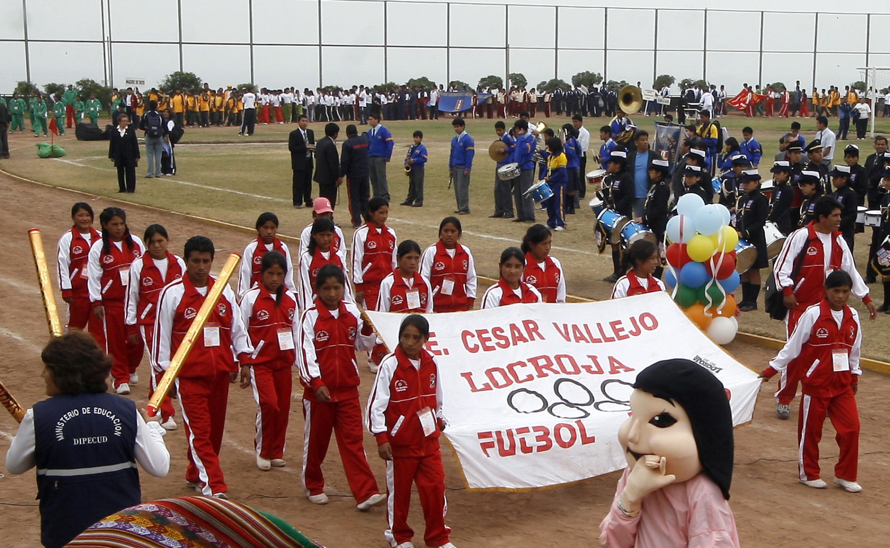 Juegos Deportivos Escolares fueron inaugurados esta mañana en el estadio Manuel Bonilla de Miraflores. Foto. ANDINA/Stephanie Zollner