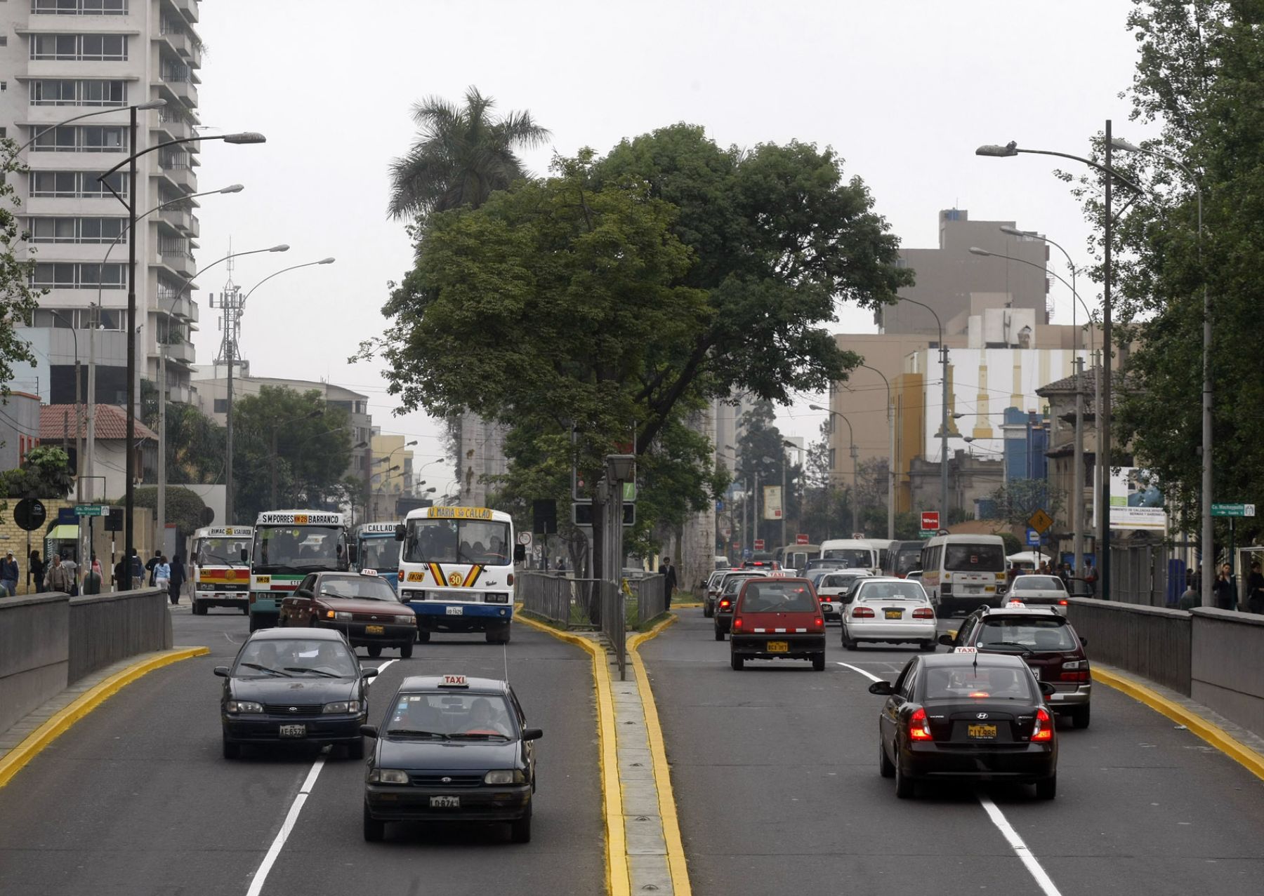 La avenida Arequipa será una de las primeras en contar con modernos semáforos inteligentes que instalará la municipalidad de Lima