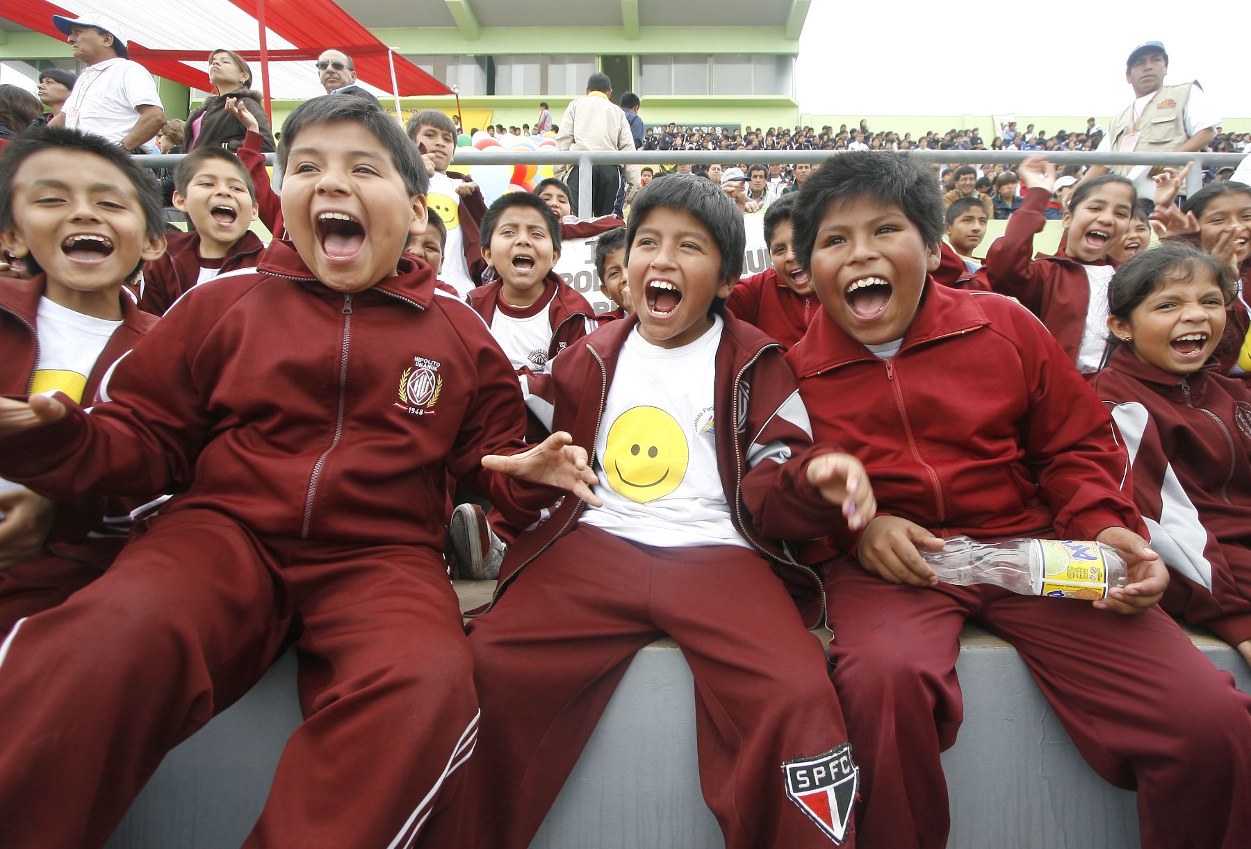 Entusiasmo escolar estuvo presente durante la inauguración de los Juegos Deportivos Escolares en el estadio Manuel Bonilla de Miraflores. Foto. ANDINA/Stephanie Zollner