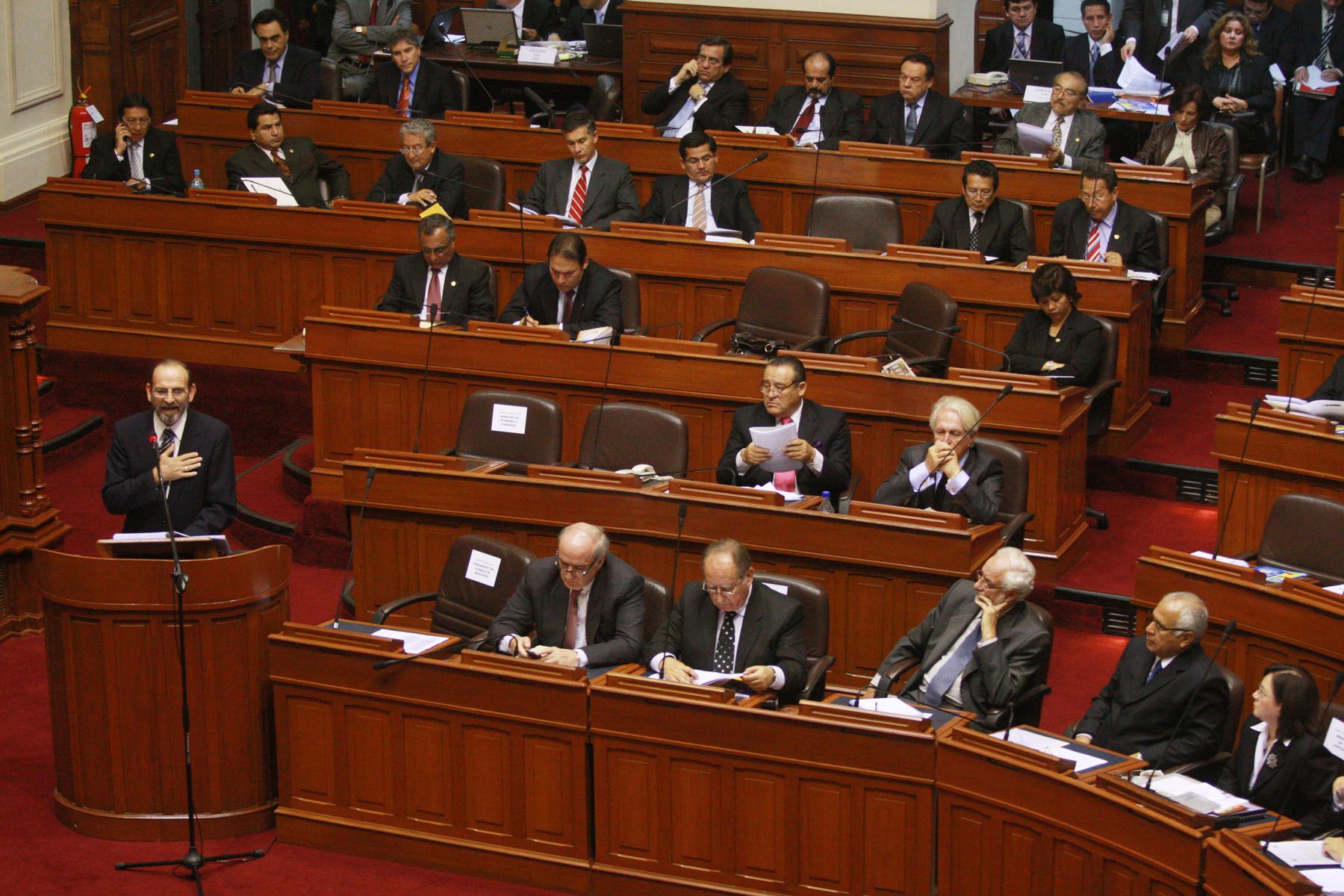 El Presidente del Consejo de Ministros Yehude Simon, expone la política general del Gobierno ante el pleno del Congreso. Foto: ANDINA/ Carlos Lezama.