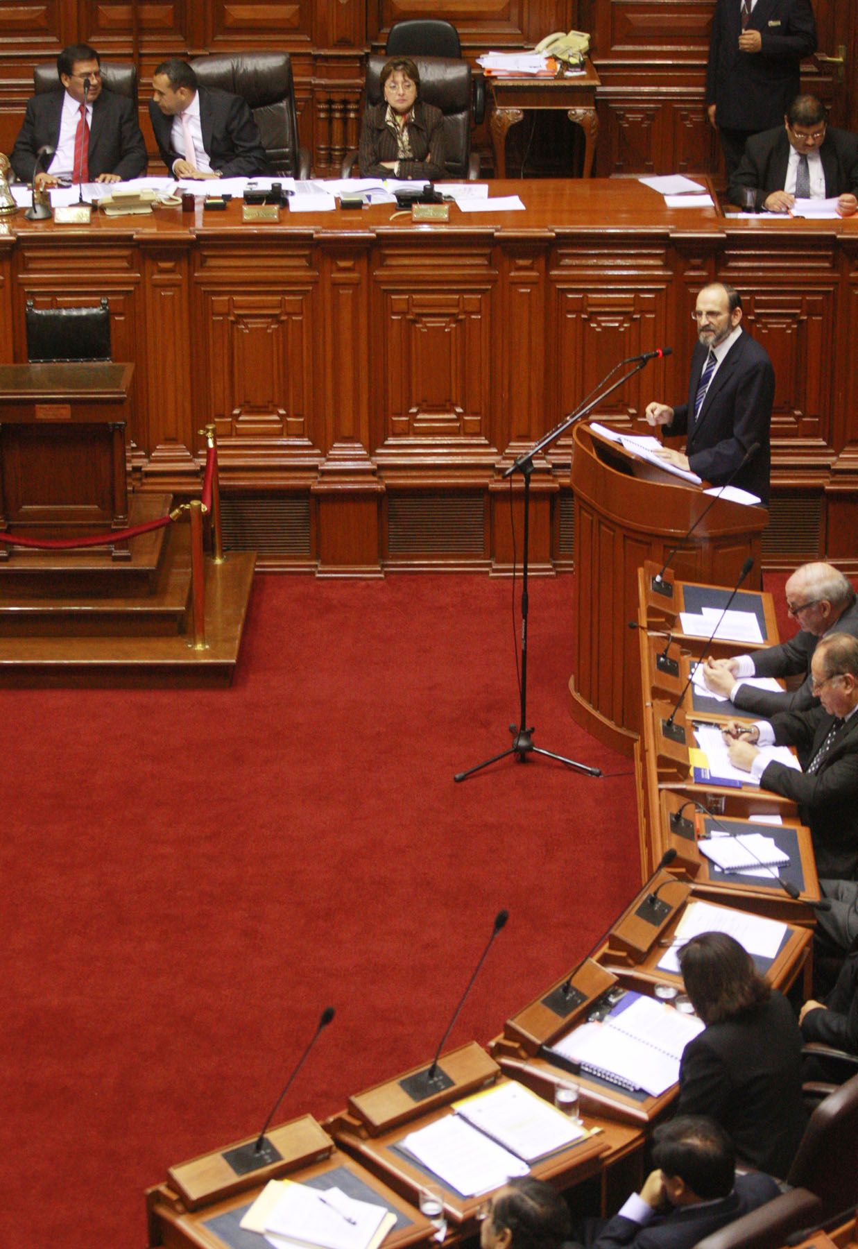 El Presidente del Consejo de Ministros Yehude Simon, expone la política general del Gobierno ante el pleno del Congreso. Foto: ANDINA/ Carlos Lezama.