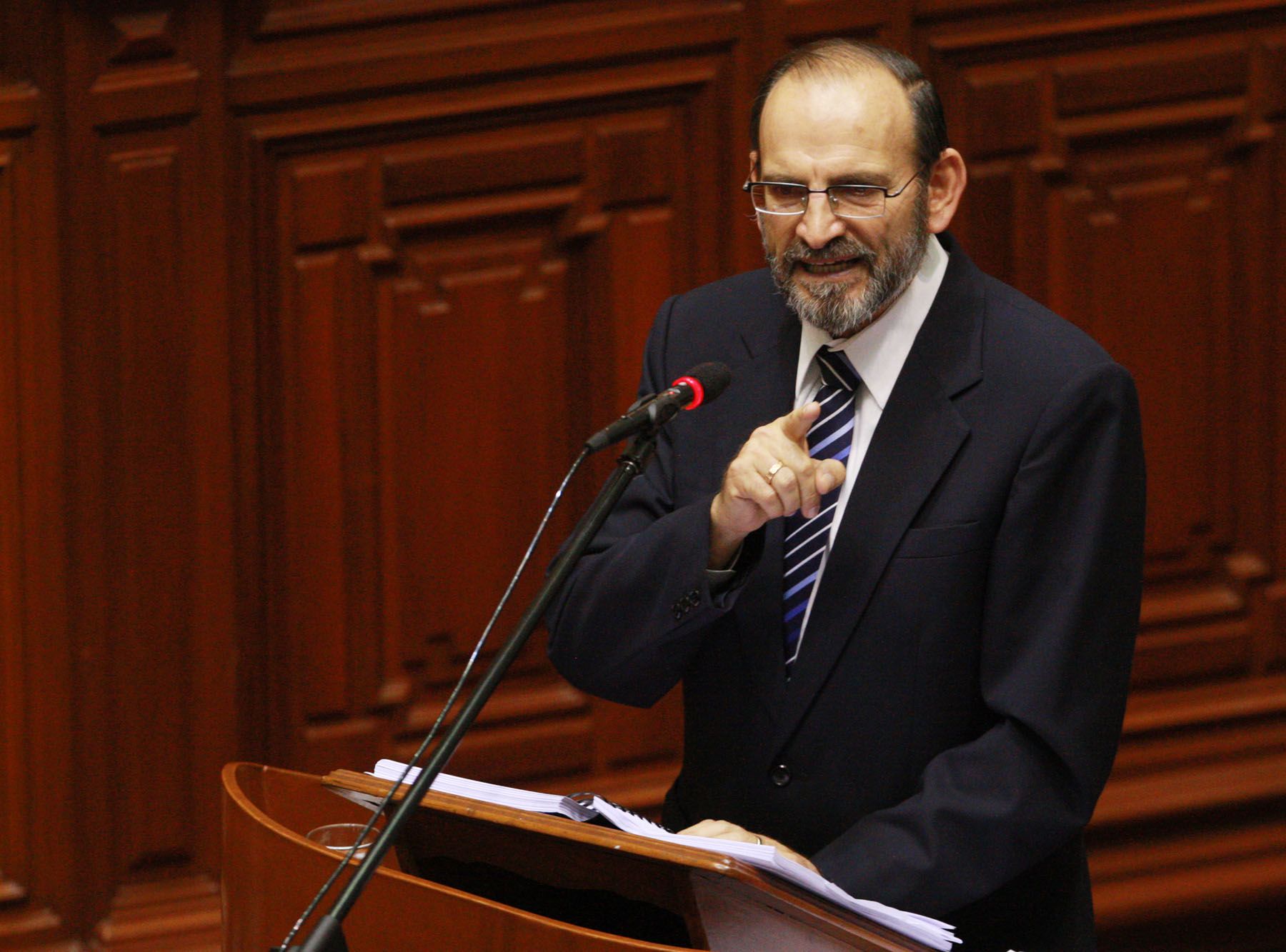 El Presidente del Consejo de Ministros Yehude Simon, expone la política general del Gobierno ante el pleno del Congreso. Foto: ANDINA/ Carlos Lezama.