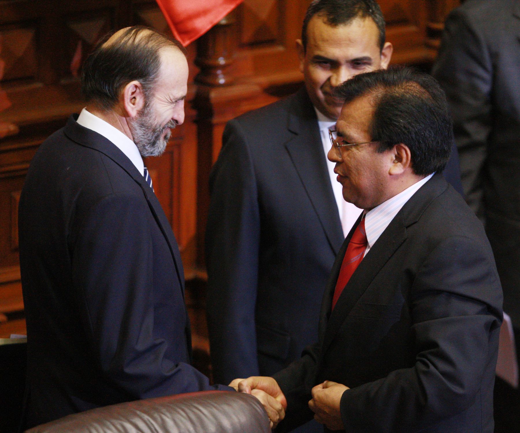El Presidente del Consejo de Ministros Yehude Simon con el titular del Congreso, Javier Velásquez Quesquén. Foto: ANDINA/ Carlos Lezama.