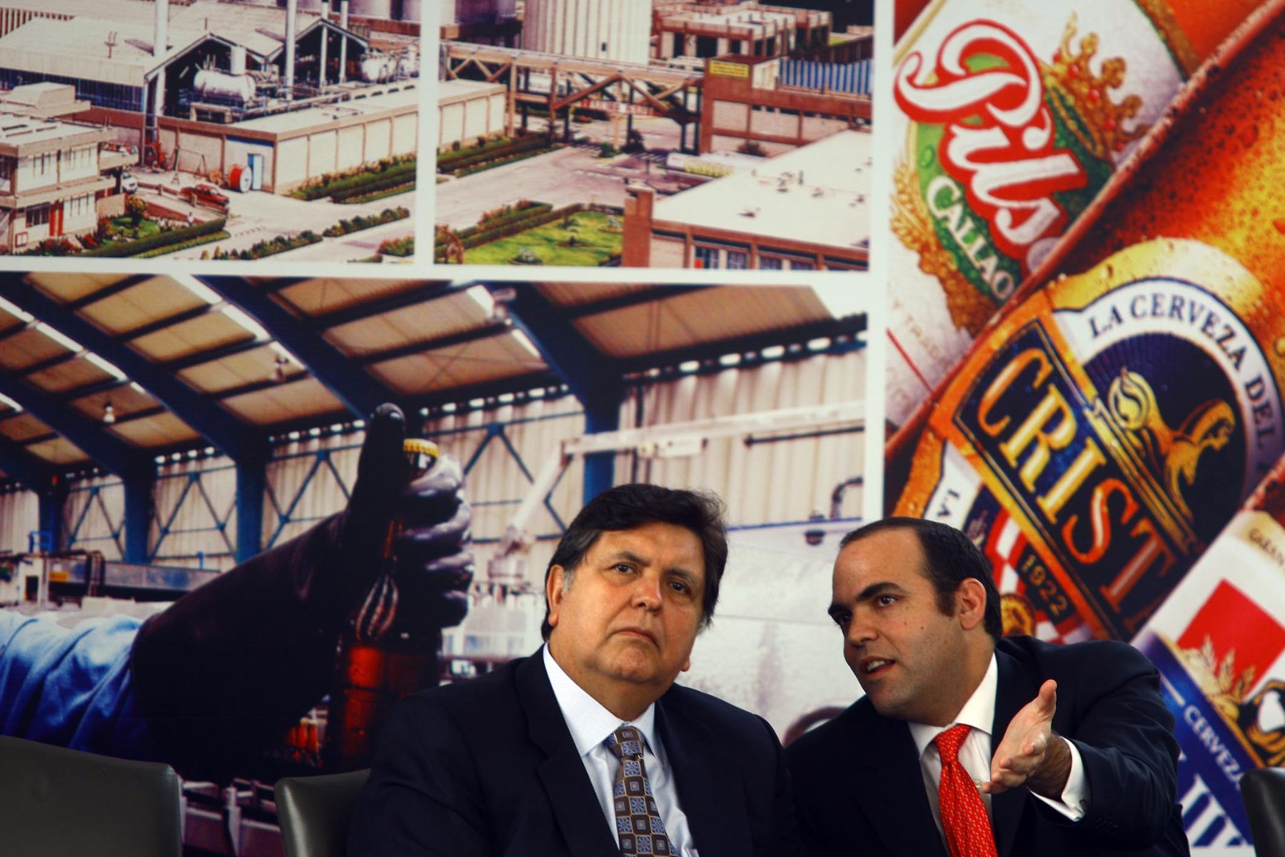 El Presidente de la Repùblica, Alan Garcìa Pèrez, en la ceremonia de presentación de la nuevas inversiones realizadas en la planta cervecera de ATE. Foto: ANDINA / Alberto Orbegoso