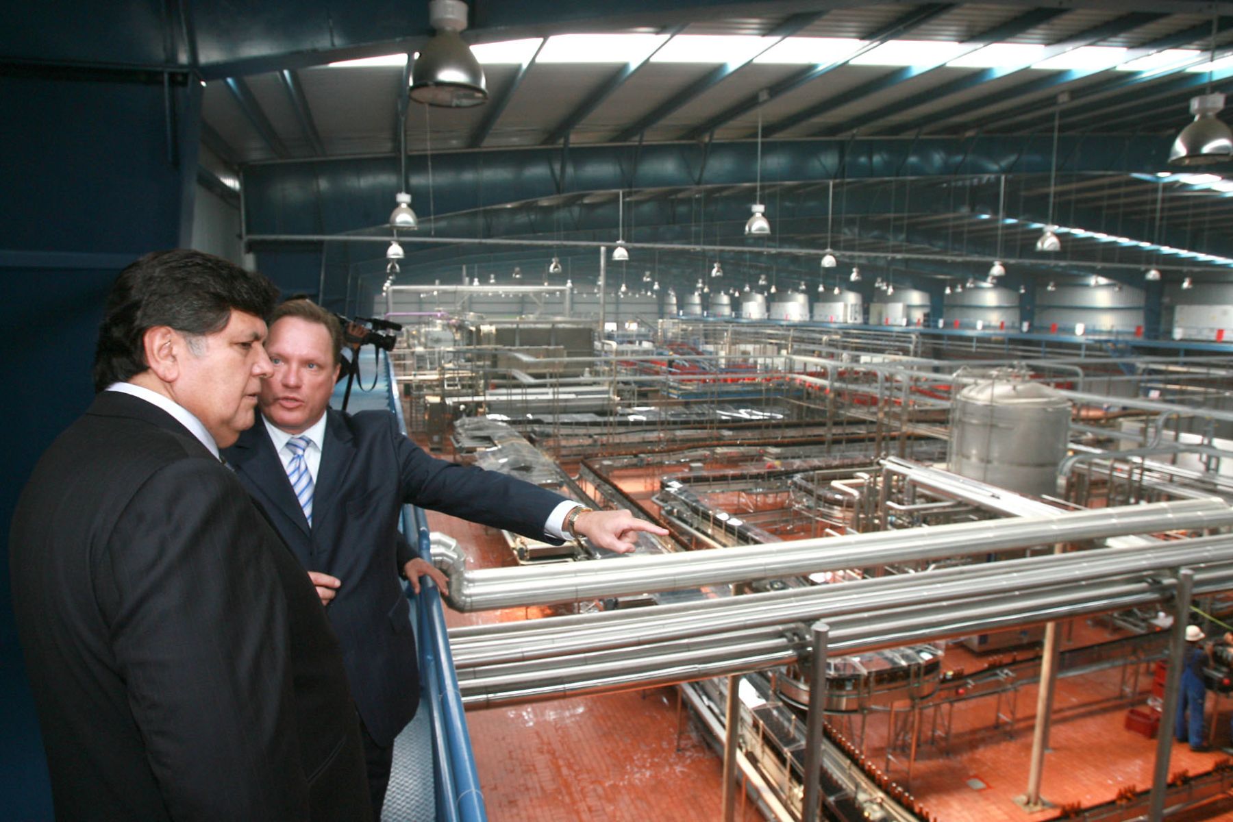 El presidente Alan García asistió esta mañana a la ceremonia de inauguración de obras de modernización y ampliación de la planta industrial del Grupo Backus.