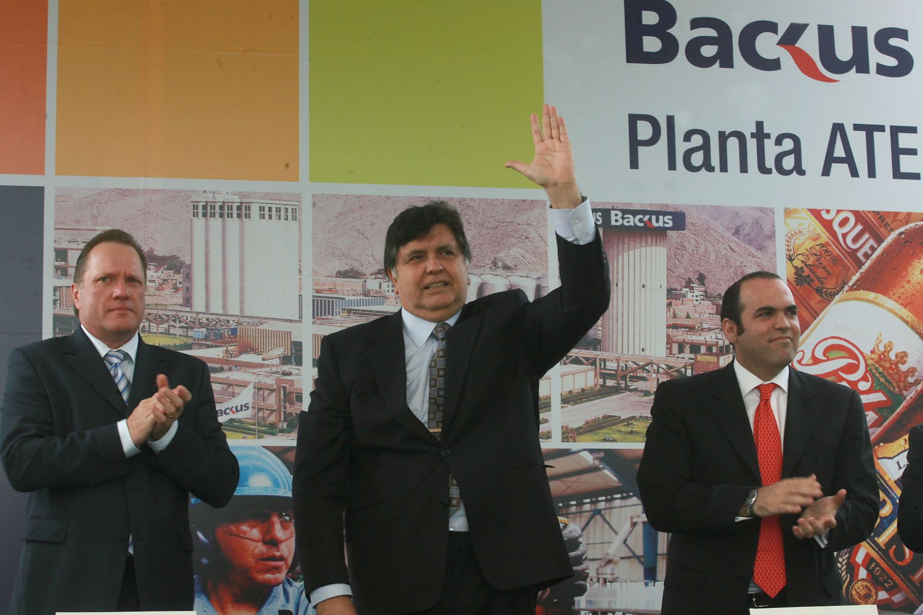 El presidente Alan García asistió esta mañana a la ceremonia de inauguración de obras de modernización y ampliación de la planta industrial del Grupo Backus.