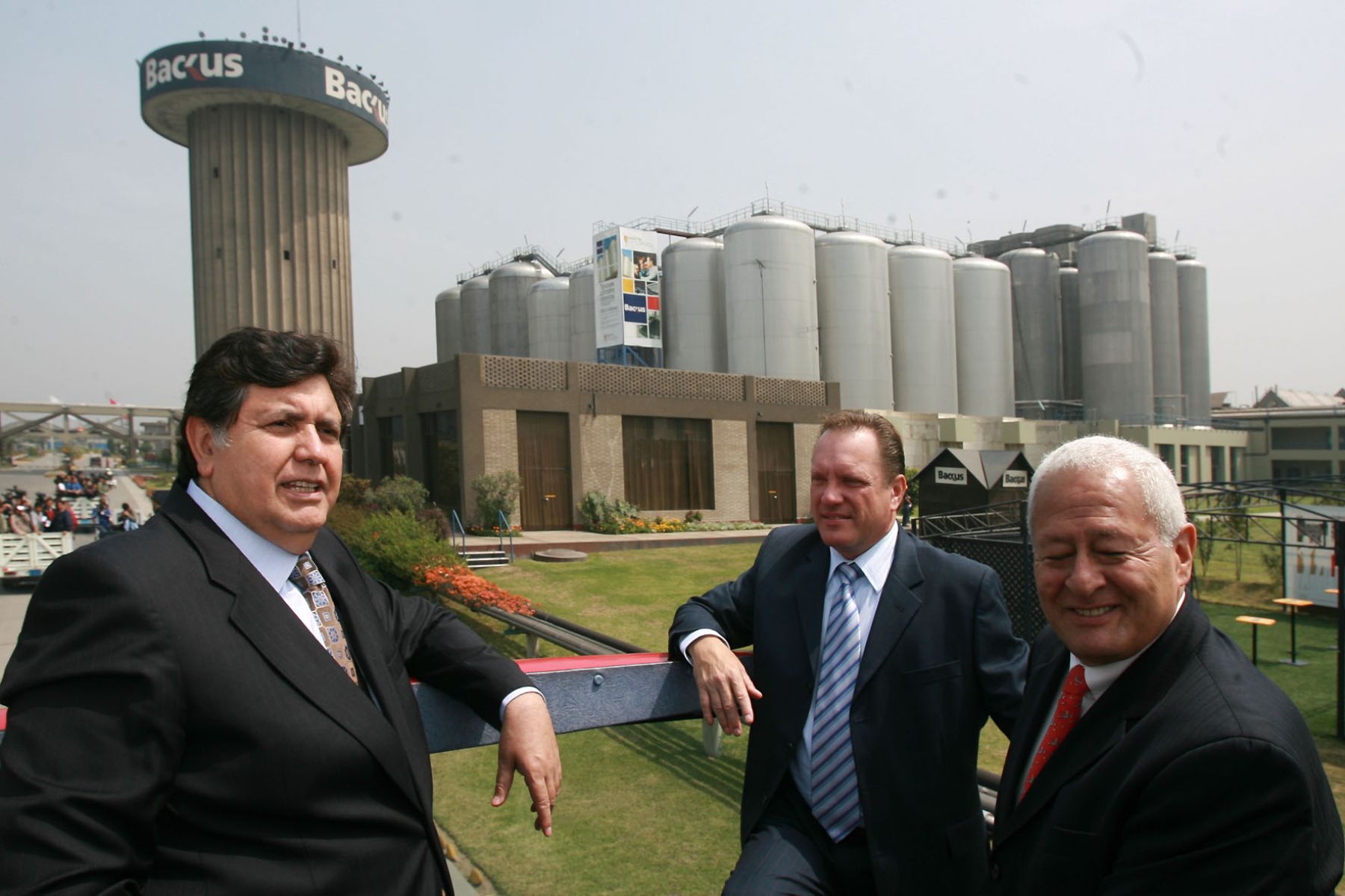 El presidente Alan García asistió esta mañana a la ceremonia de inauguración de obras de modernización y ampliación de la planta industrial del Grupo Backus.