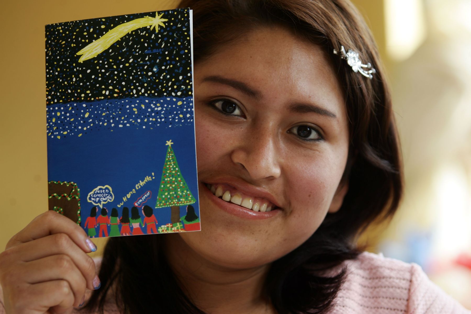iños del Inabif confeccionaron tarjetas navideñas para venderlas al público. Foto: Andina/Archivo