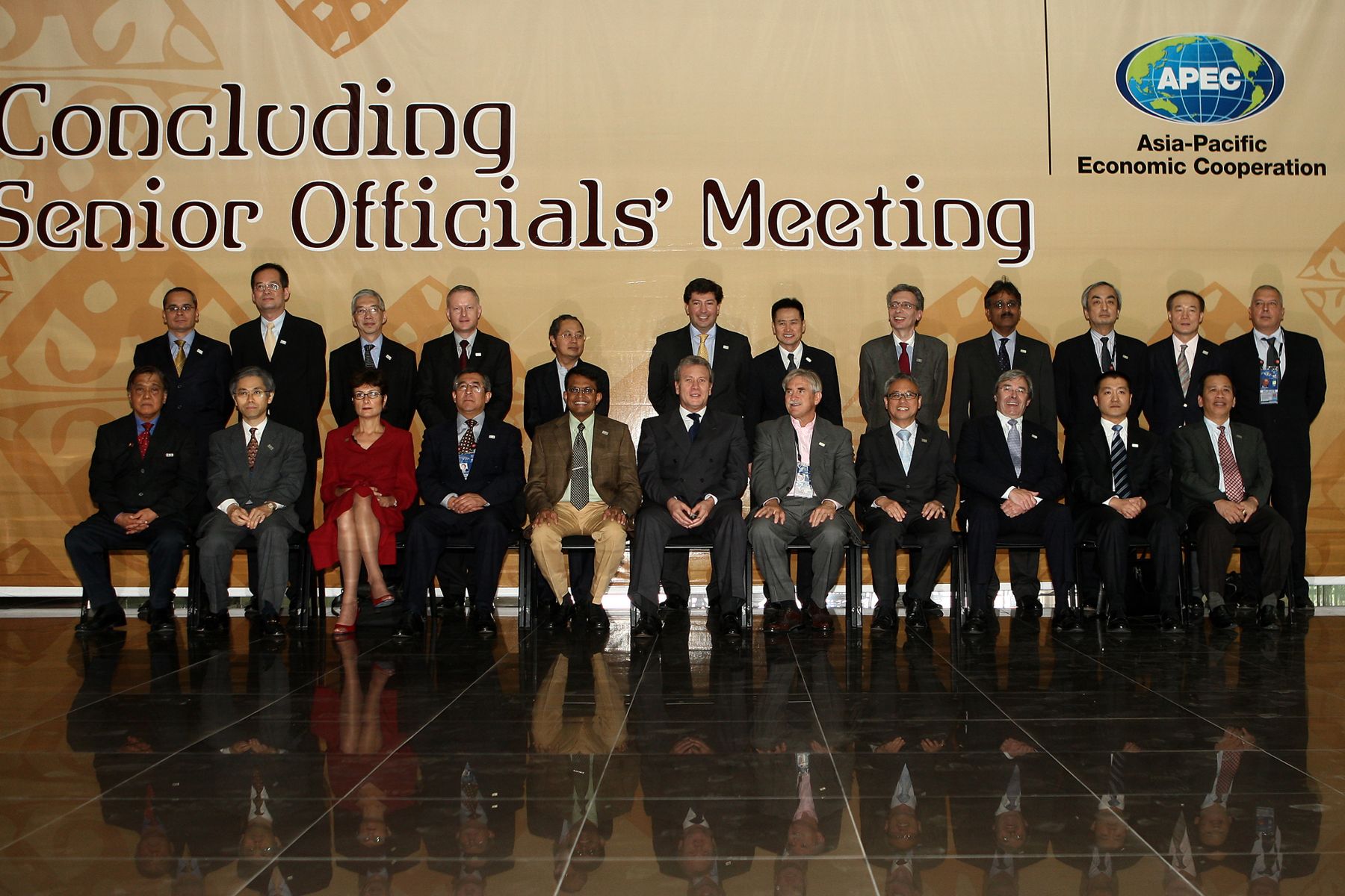 Foto oficial de la cita de Altos Funcionarios del Foro de Cooperación Económica Asia Pacífico, APEC, en el Museo de la Nación de Lima. Foto: ANDINA/ Jack Ramón