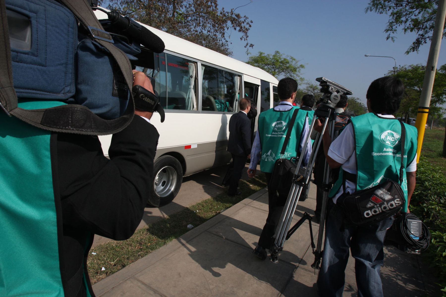 Traslado de periodistas desde el Centro de Prensa hasta la sede del Museo de la Nación de Lima, donde se realiza la Reunión Conclusiva de Altos Funcionarios de APEC. Foto: ANDINA/ Piero Vargas.