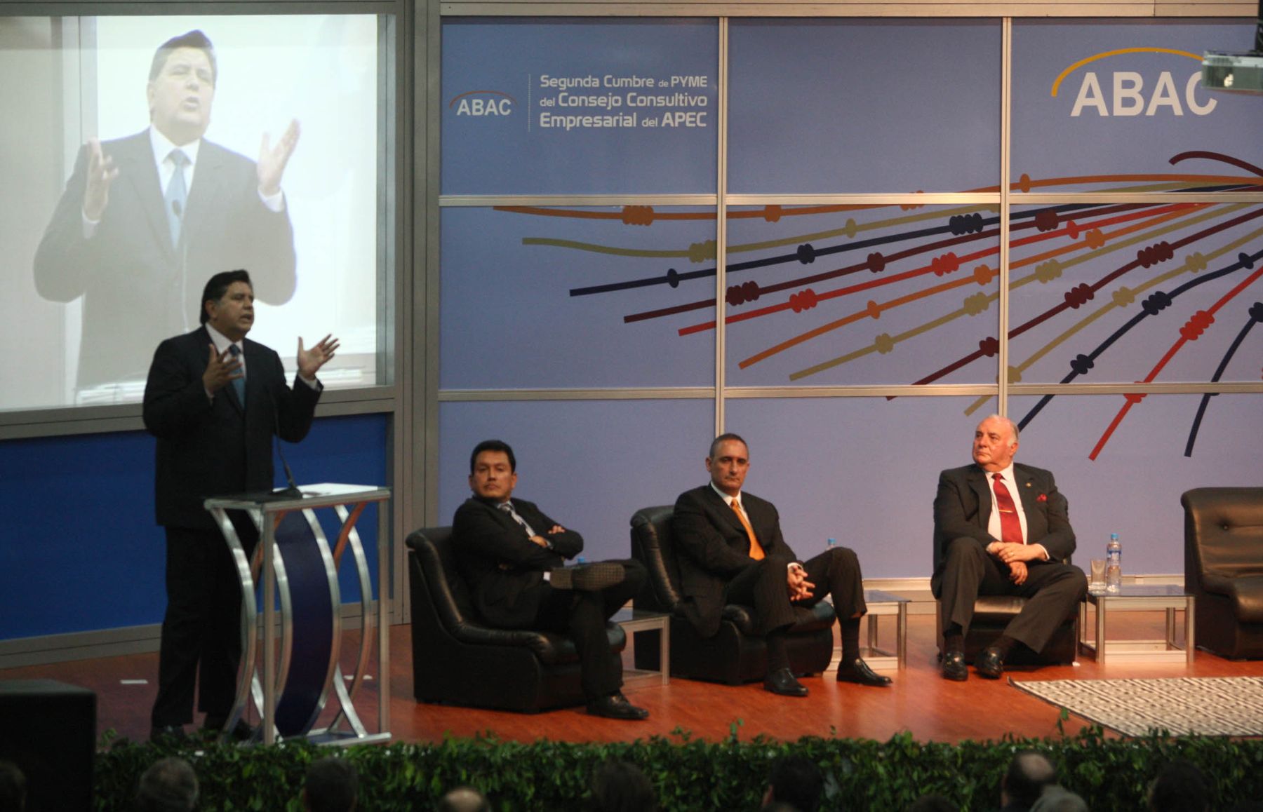 El presidente peruano Alan García, clausura esta tarde la 2da Cumbre Pymes del Foro APEC, en el Centro de Convenciones de la Fortaleza del Real Felipe.
Foto: ANDINA /Jack Ramon.
