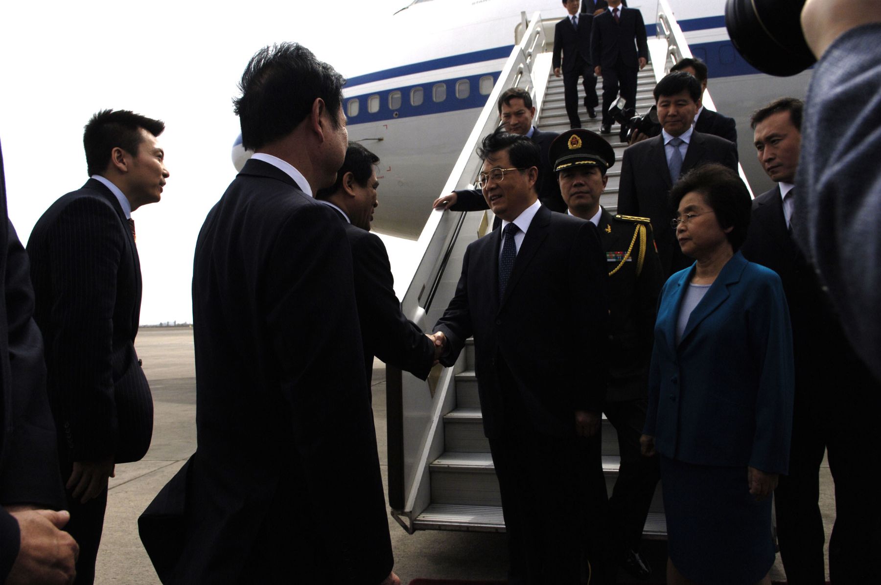 El presidente de la República Popular China, Hu Jintao, arribó esta tarde al Grupo Aéreo Nª 8 de Lima. Foto: ANDINA/ Omar Terrones