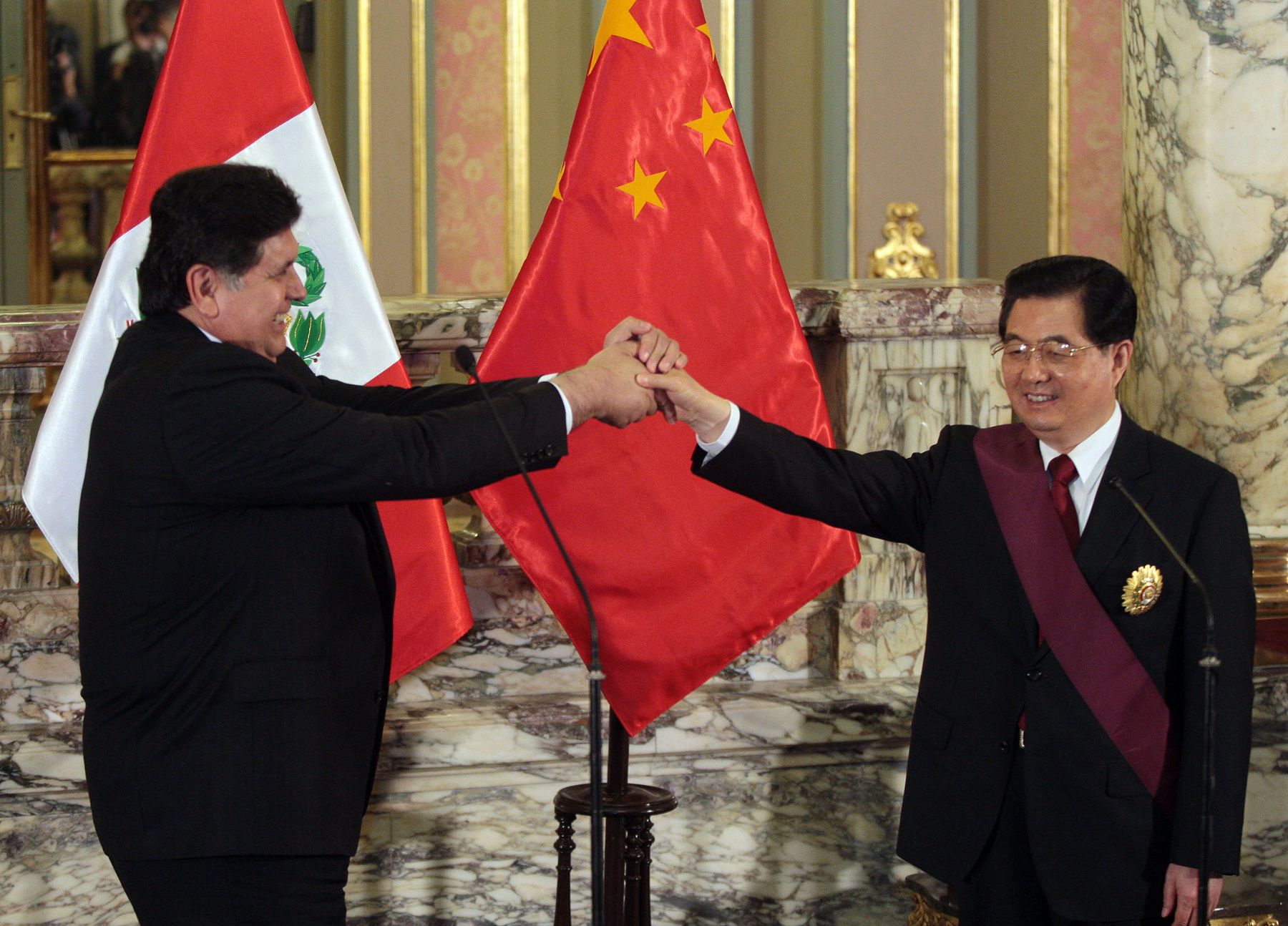 Image result for foto alan garcia y presidente chino