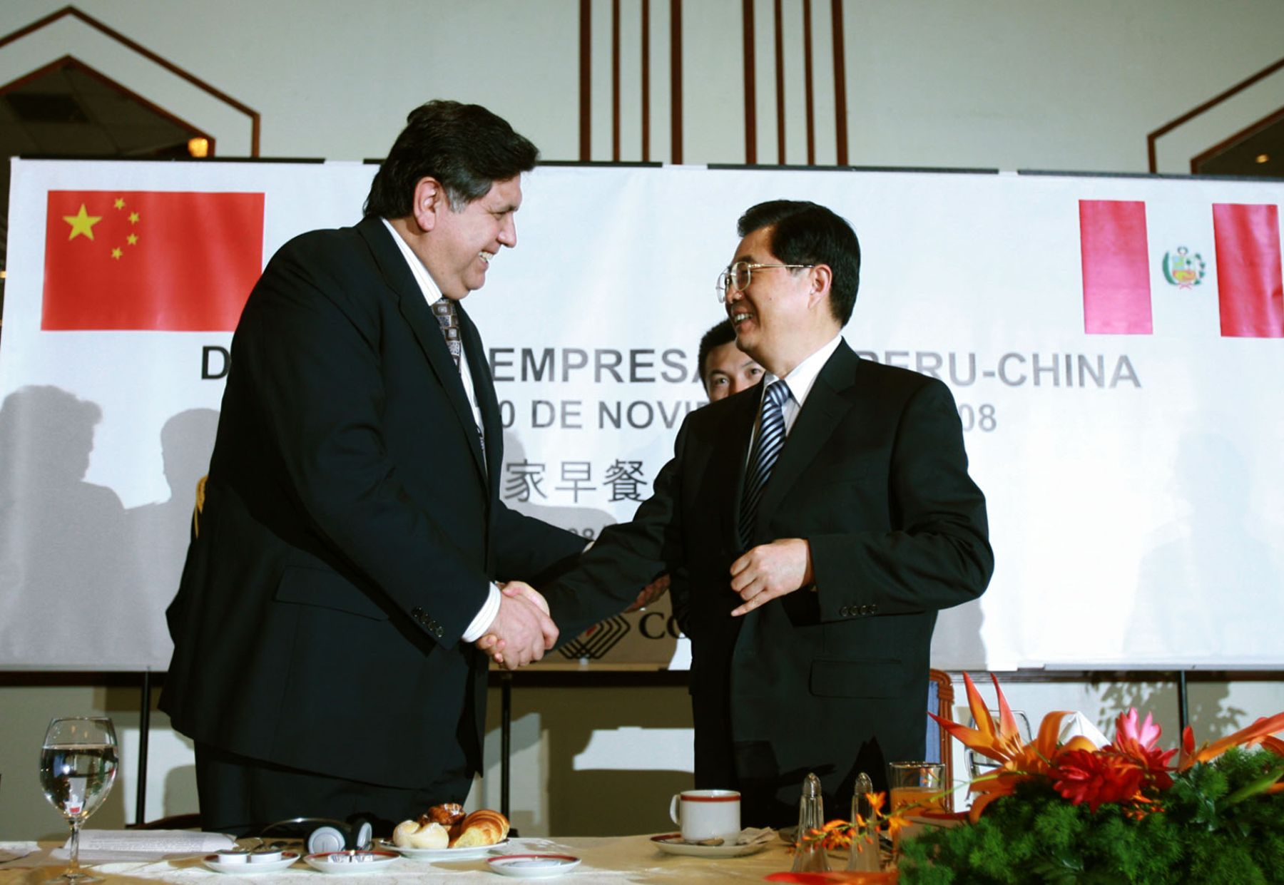 Los presidentes del Perú, Alan García, y su homólogo de China, Hu Jintao, participaron esta mañana en un desayuno de trabajo de la Confiep y empresarios chinos. Foto: Sepres