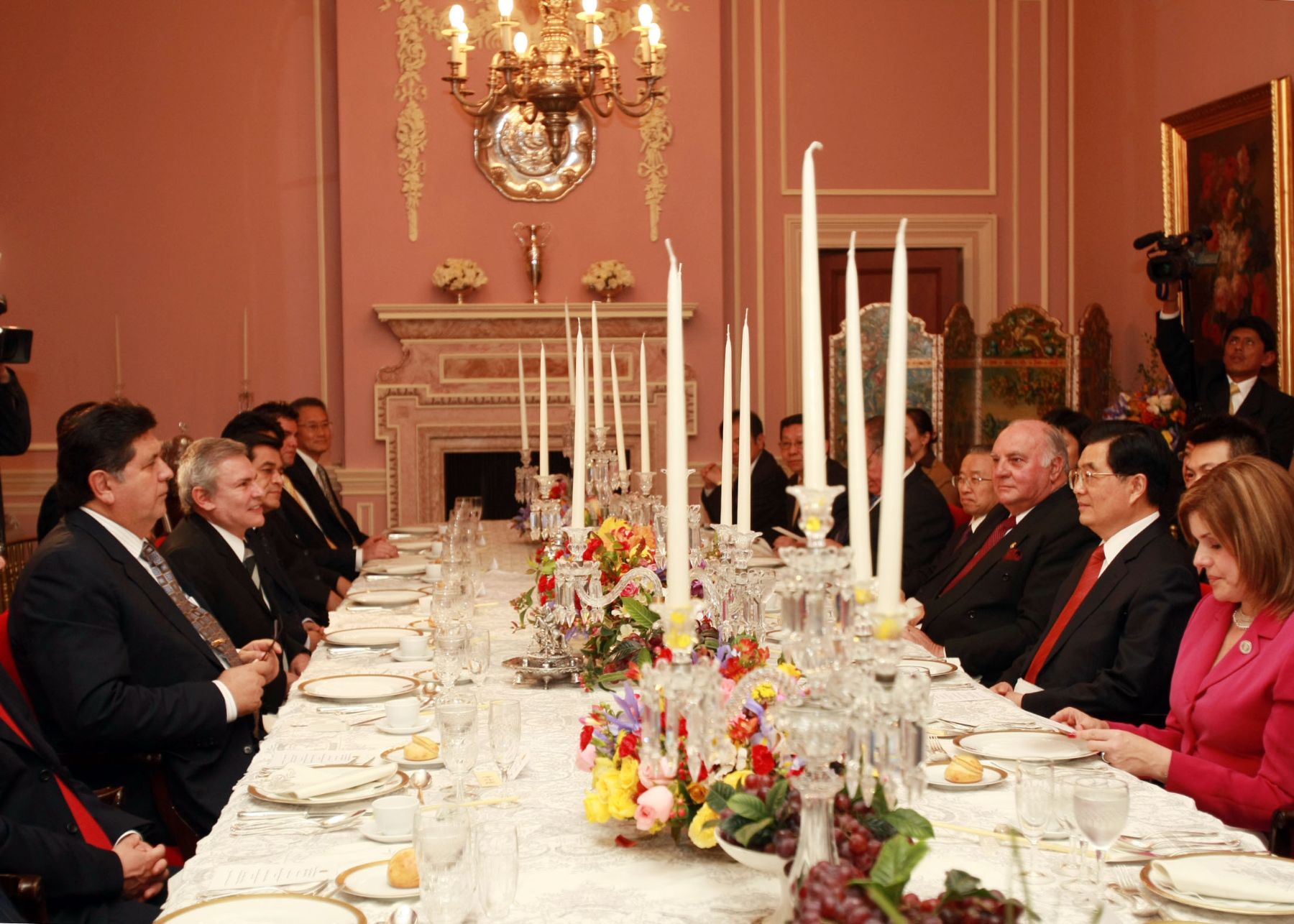Presidente Alan Garcia, ofrece una cena privada en su residencia de Palacio de Gobierno a príncipes japoneses. Foto: ANDINA/Archivo.