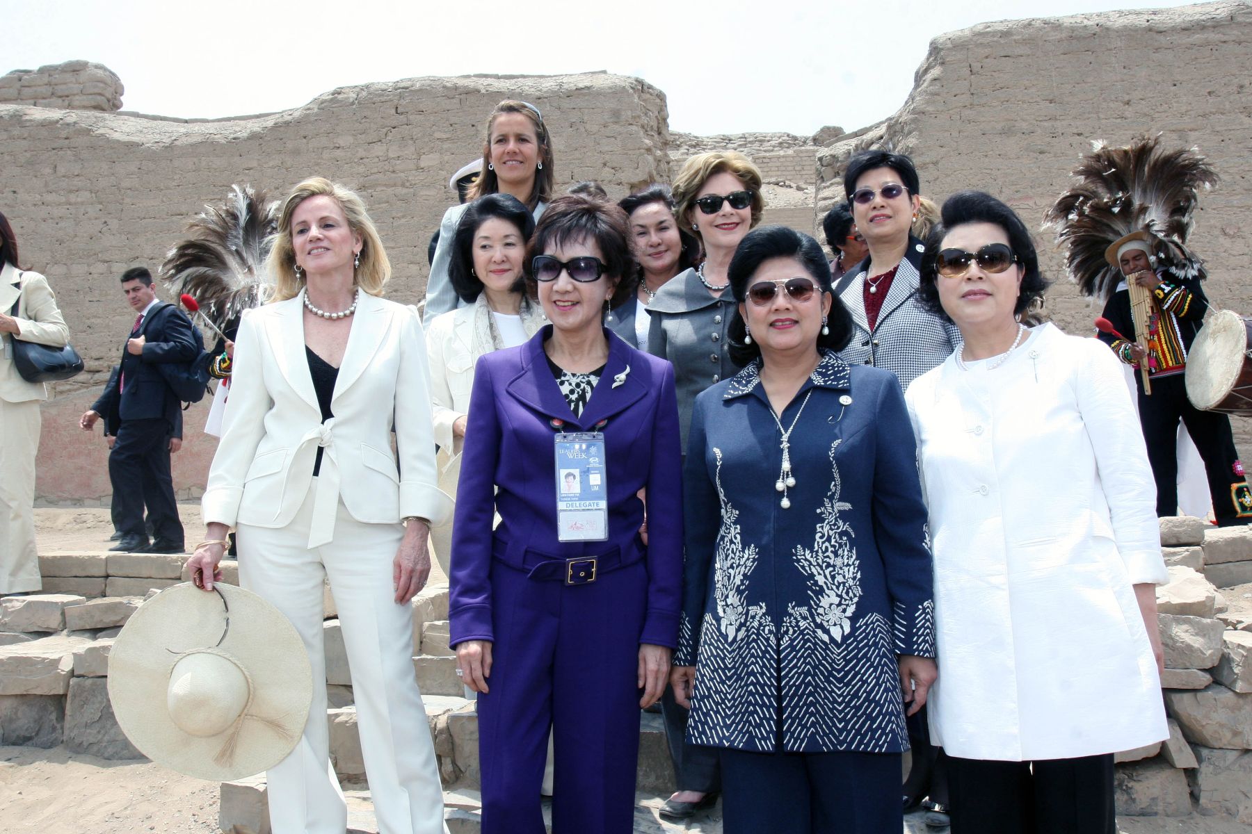 La esposa del líder de la economía peruana, Pilar Nores y sus homólogas de APEC, en visita al Centro Ceremonial de  Pachacamac. Foto. ANDINA/ Norman Cordova