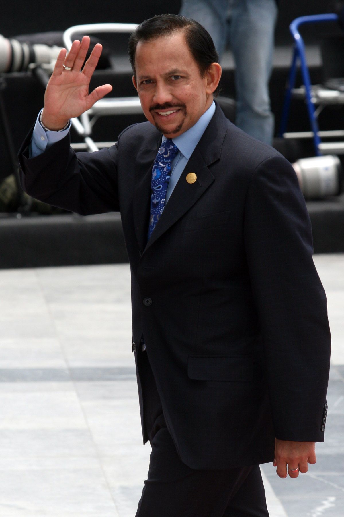 Líder de Brunei, Muda Hassanal Bolkiak, en su llegada a la sede de la Cumbre APEC 2008 en el Centro de Convenciones del ministerio de Defensa de Lima. Foto: ANDINA / Carolina Urra