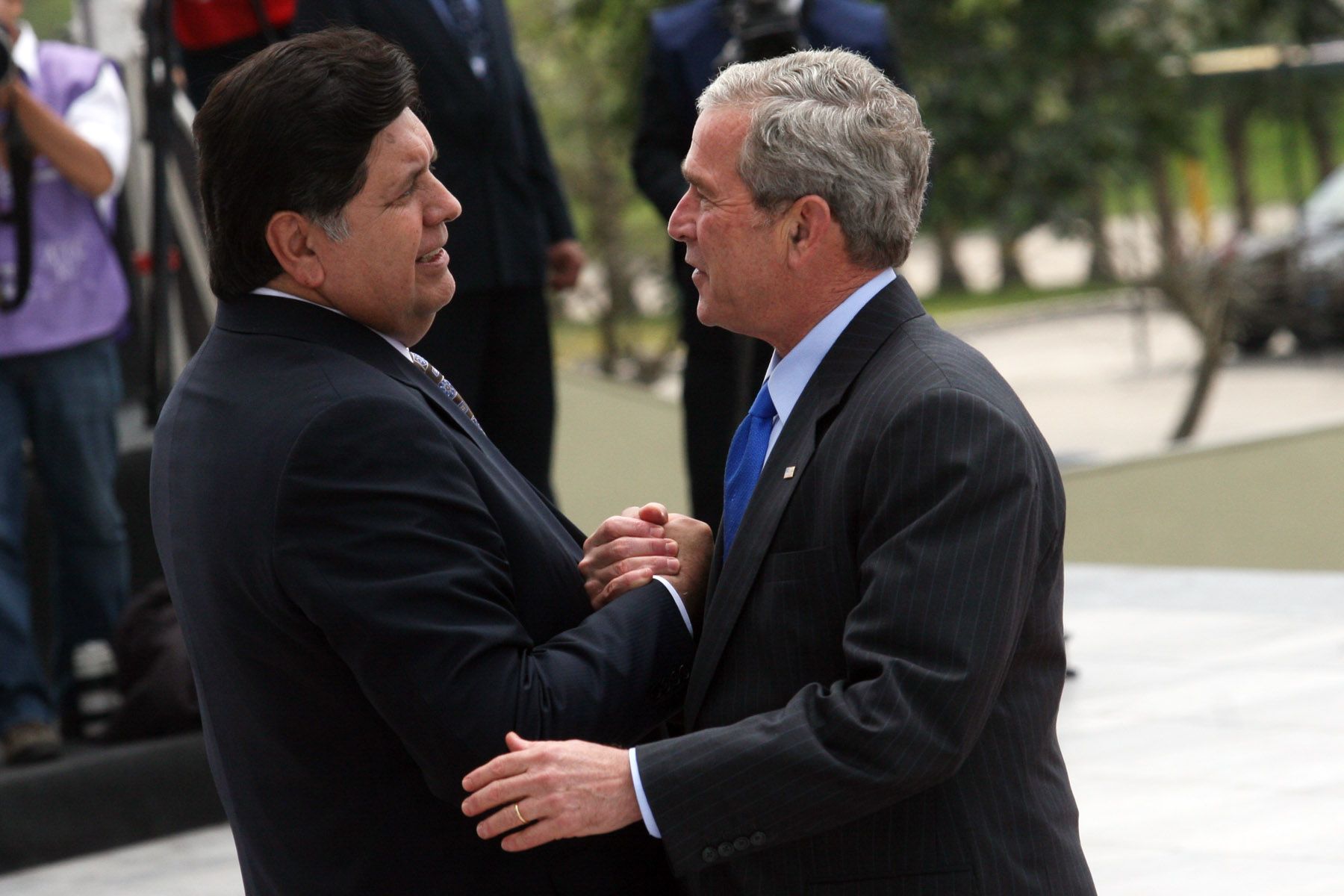 Lìder de la economìa peruana Alan García, recibe a lìder de Estados Unidos, George W. Bush, en su llegada a la sede de la Cumbre APEC 2008 en el Centro de Convenciones del ministerio de Defensa de Lima.Foto: ANDINA/ Carolina Urra